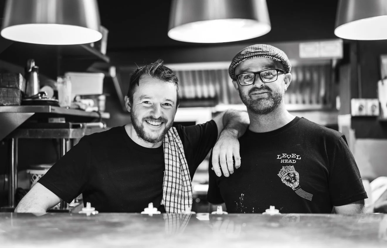 -𝙅𝙤𝙞𝙣 𝙊𝙪𝙧 𝙏𝙚𝙖𝙢 𝙖𝙩 2 𝘽𝙧𝙞𝙙𝙜𝙚𝙨-

We are currently looking for a Kitchen Porter (KP) to join our friendly and hardworking team.

Experience is welcome but not essential
Full training provided
All ages welcome (applicants must be 16+)
