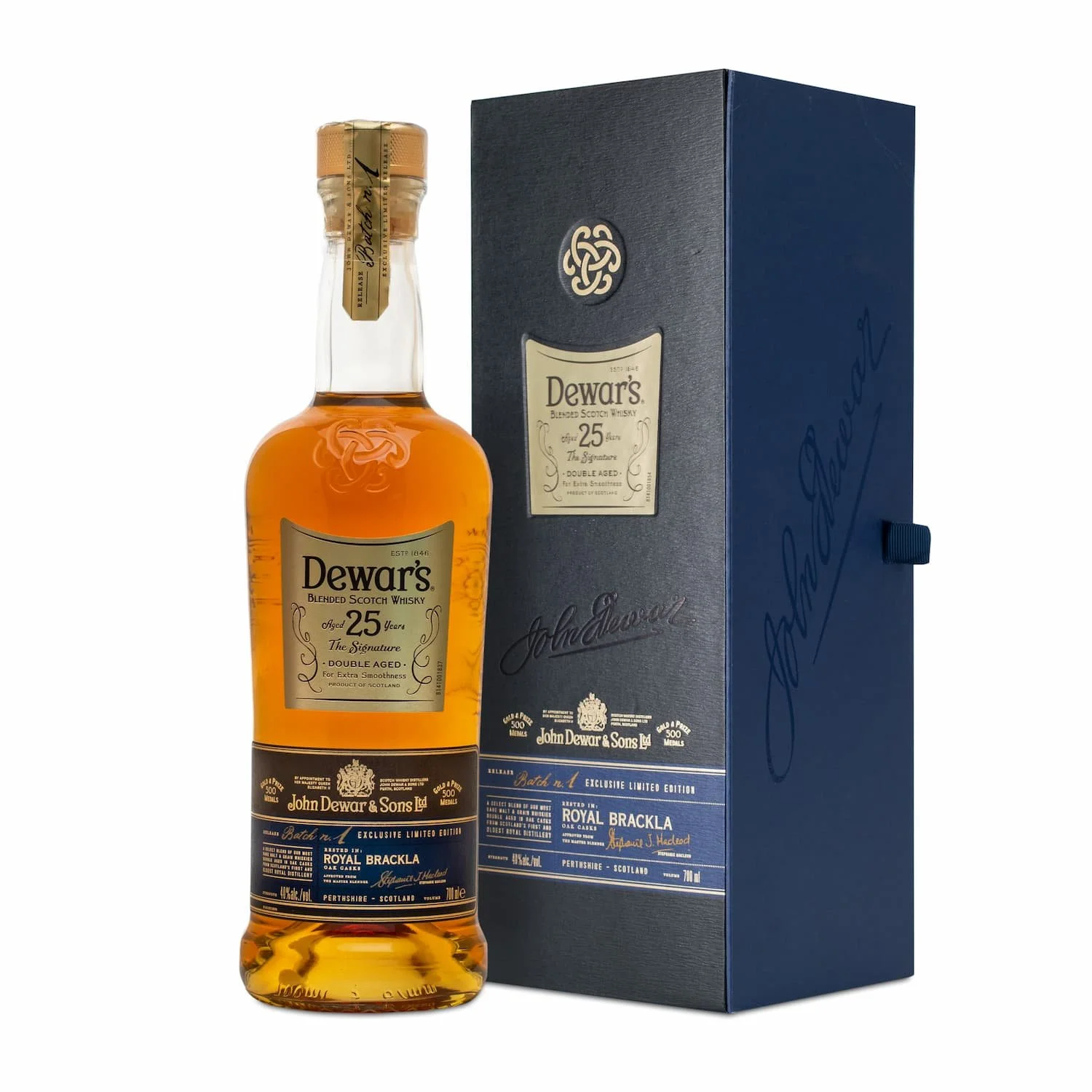 A bottle of Dewar's 25-year-old blended Scotch whisky next to its blue engraved box with signature and product information.