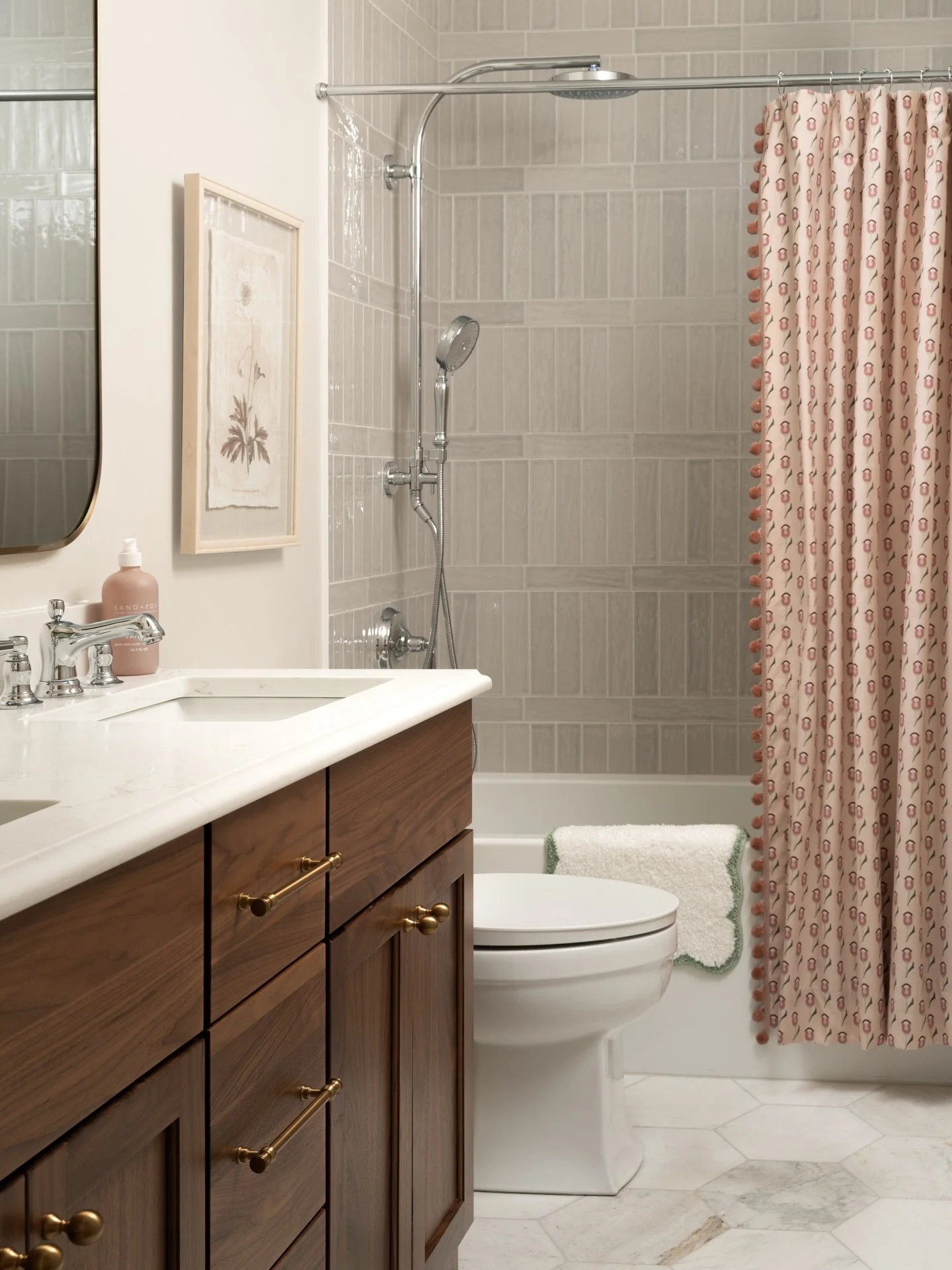 Valentine&rsquo;s Day usually brings to mind red roses and heart-shaped candy. 

But honestly&hellip; maybe today doesn&rsquo;t have to be all prix-fixe dinners and Hallmark cards.

Maybe it&rsquo;s the love of your people.Your pup.Your favorite coff