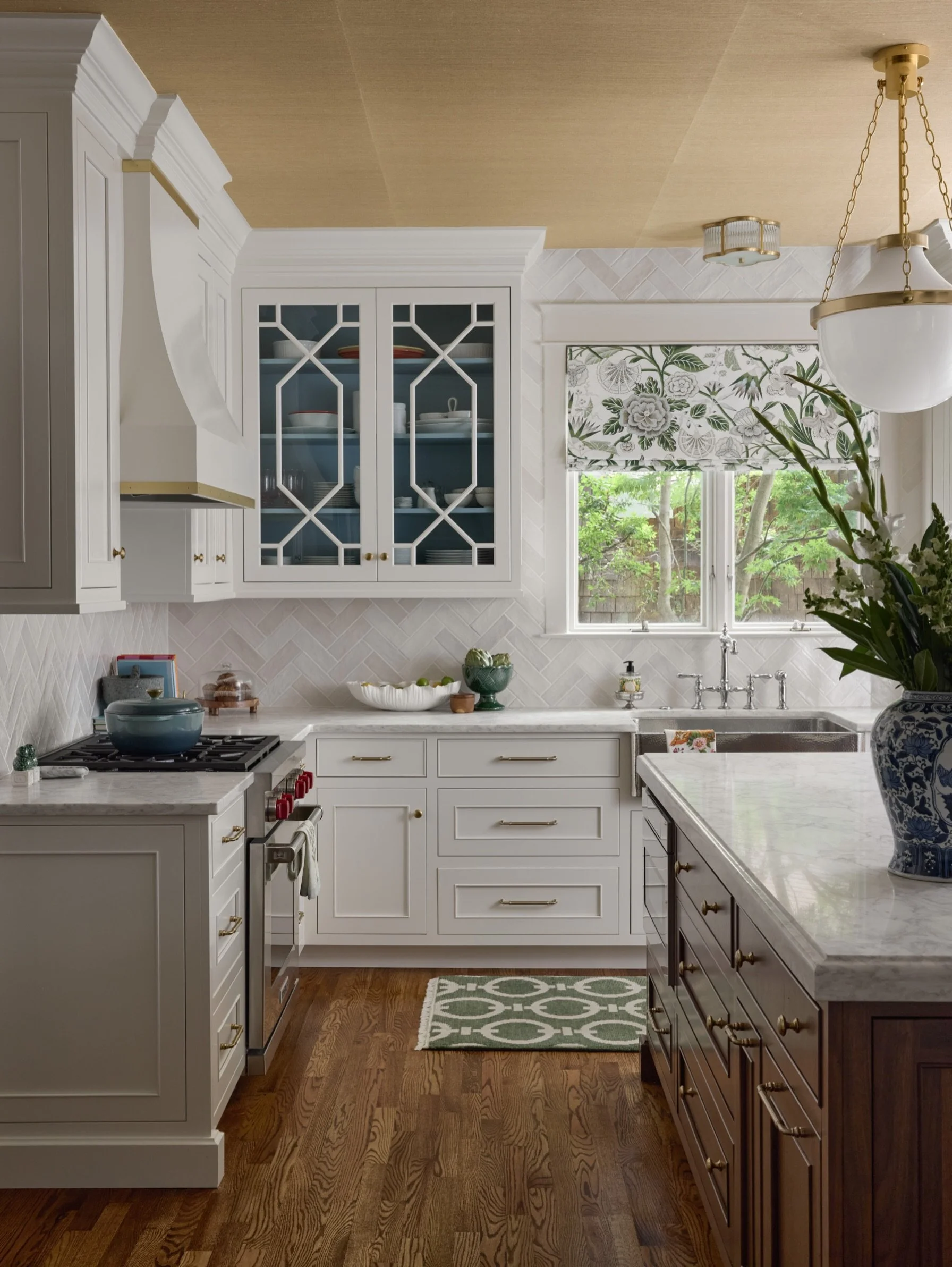 A little Southern charm, right here in Eastport. 

For this kitchen, our homeowner wanted a space that felt traditional at its core, but never too serious. With Southern roots and a love of playful details, she wasn&rsquo;t afraid of a little color, 