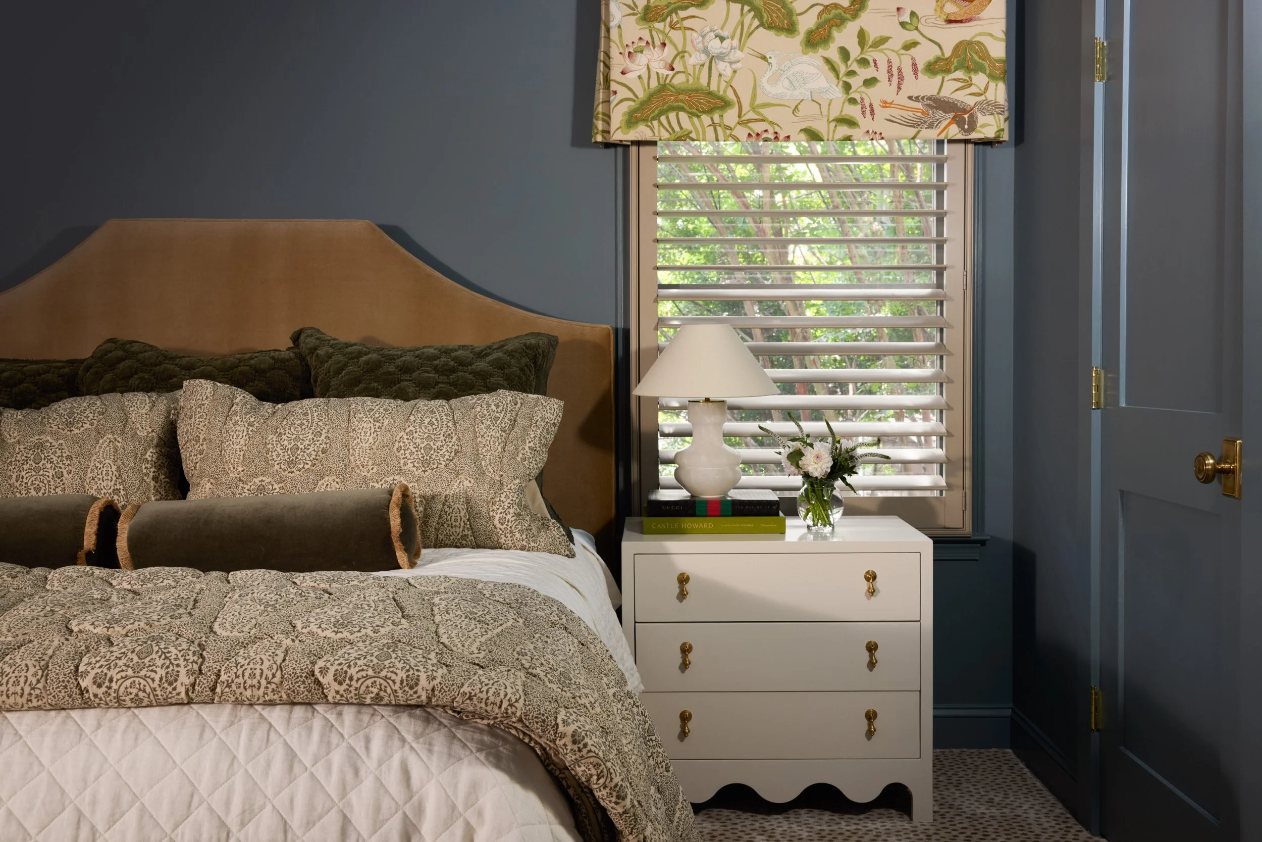 bedroom suite