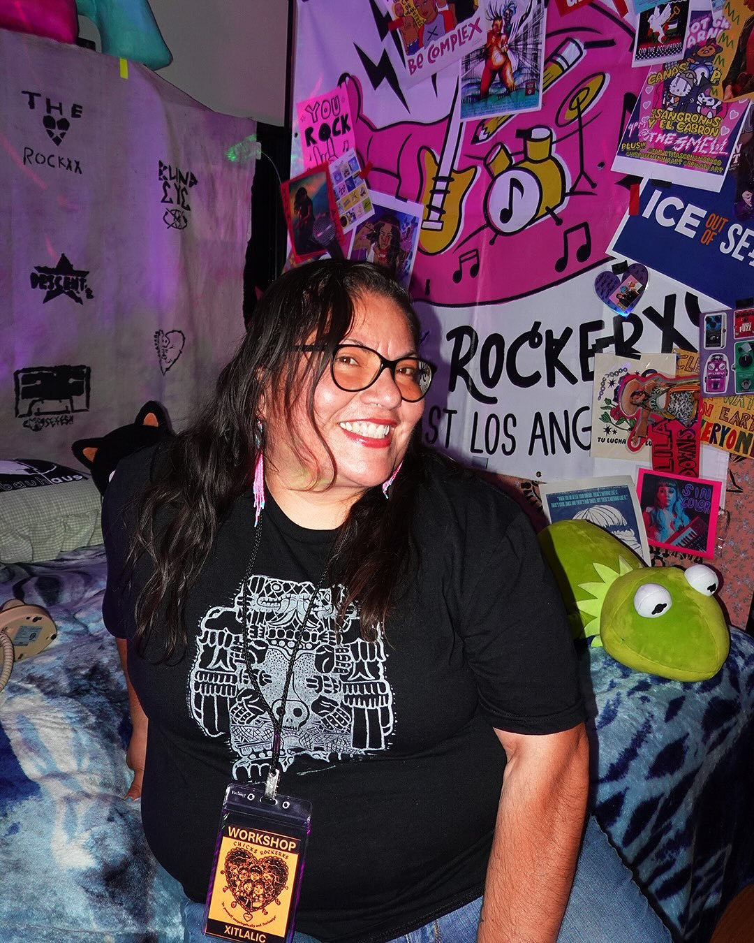 This is what our Thursday looked like last week at camp! 🙂‍↕️🤩💕🌈 We’re like still not over camp! 💅🏼
Thank you @xitlalic for showing us how to journal all our rock grrrl summer activities and @_skonk_ for that amazing lunchtime perfo