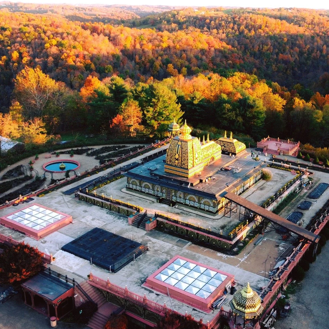 Fall colors are almost here 🍂✨

Have you planned your visit to experience the changing of the seasons in our West Virginia hills? Find our favorite spots to explore and relax this autumn at VisitMoundsville.com/fall 📌

#VisitMoundsville #Moundsvill
