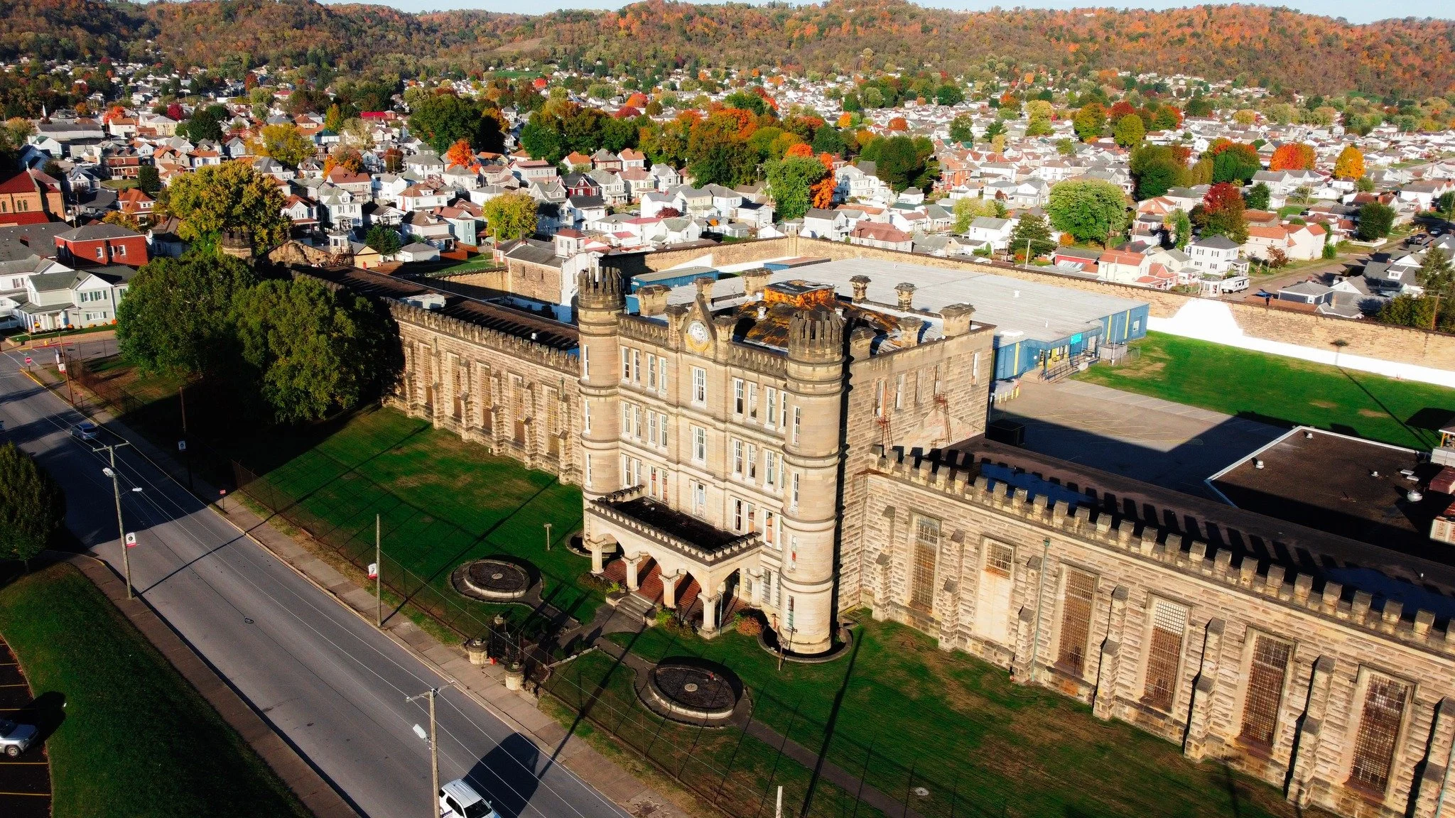 Kick off the first weekend of October with a trip to the Dungeon of Horrors! 👻

Get your tickets now to the @West Virginia Penitentiary's award winning haunted house, and start spooky season off right with a good scare. 📌wvpentours.com

Plan a week