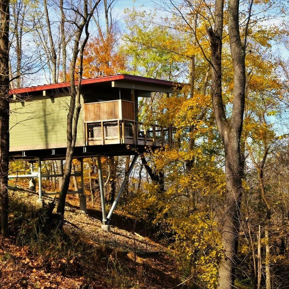 Fall Cabin Getaways Lead to Unforgettable Memories! 🍂😍

These beautiful, scenic locations offer amazing views and comfortable accommodations to make your autumn adventure even more amazing. ⬇️

&bull; @grandvuepark1974 Treetop Villa Cabins - grandv