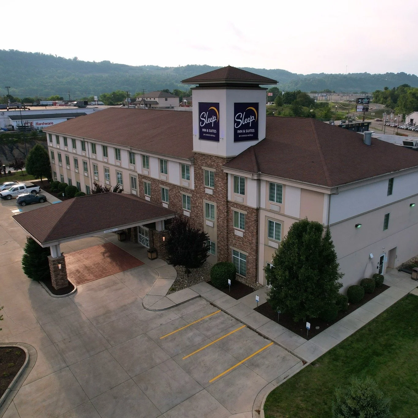 Planning a visit to Moundsville for the Holidays? Our award-winning hotels offer all the comforts of home for your stay! 💤

Book your stay now at VisitMoundsville.com/where-to-stay 📌

#VisitMoundsville #MoundsvilleWV #WestVirginia #AlmostHeaven