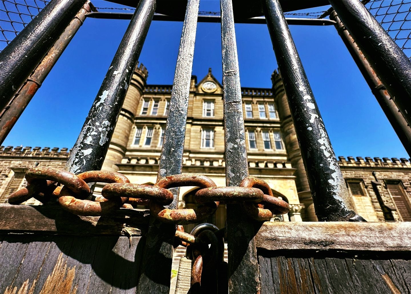 ONLY 3 Days Left to Experience the Dungeon of Horrors 👻

Get tickets now for the last 3 days of the house house for the season! Halloween is the busiest night of the season, so make sure you get tickets in advance at wvpentours.com/halloween📌

#Vis