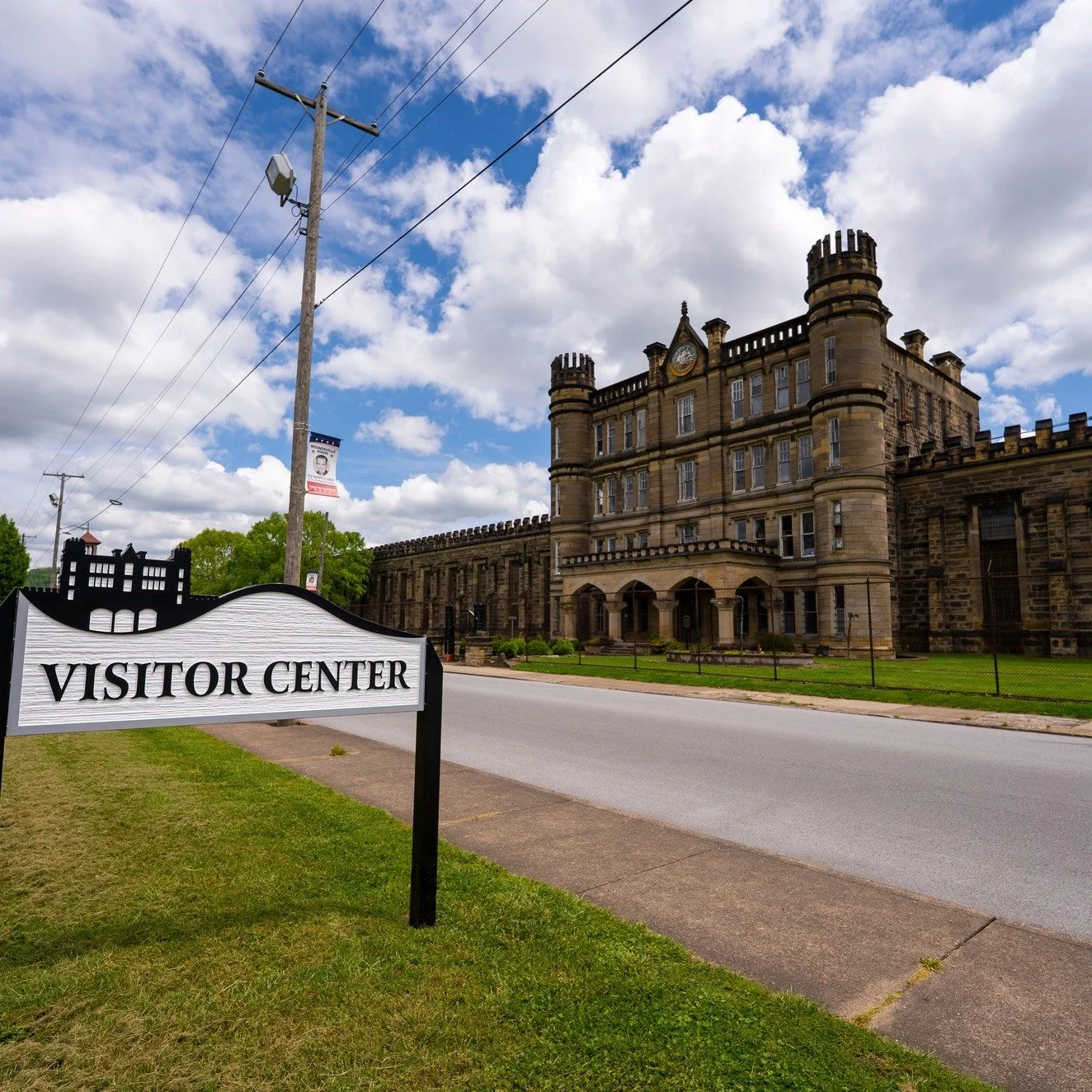 Stuck inside sheltering from the cold this weekend? Plan for those upcoming warm spring and summer days! 😍

Moundsville, West Virginia has everything you need for your summer getaway with cozy lodging, interesting historic sites, and adventure! Plan