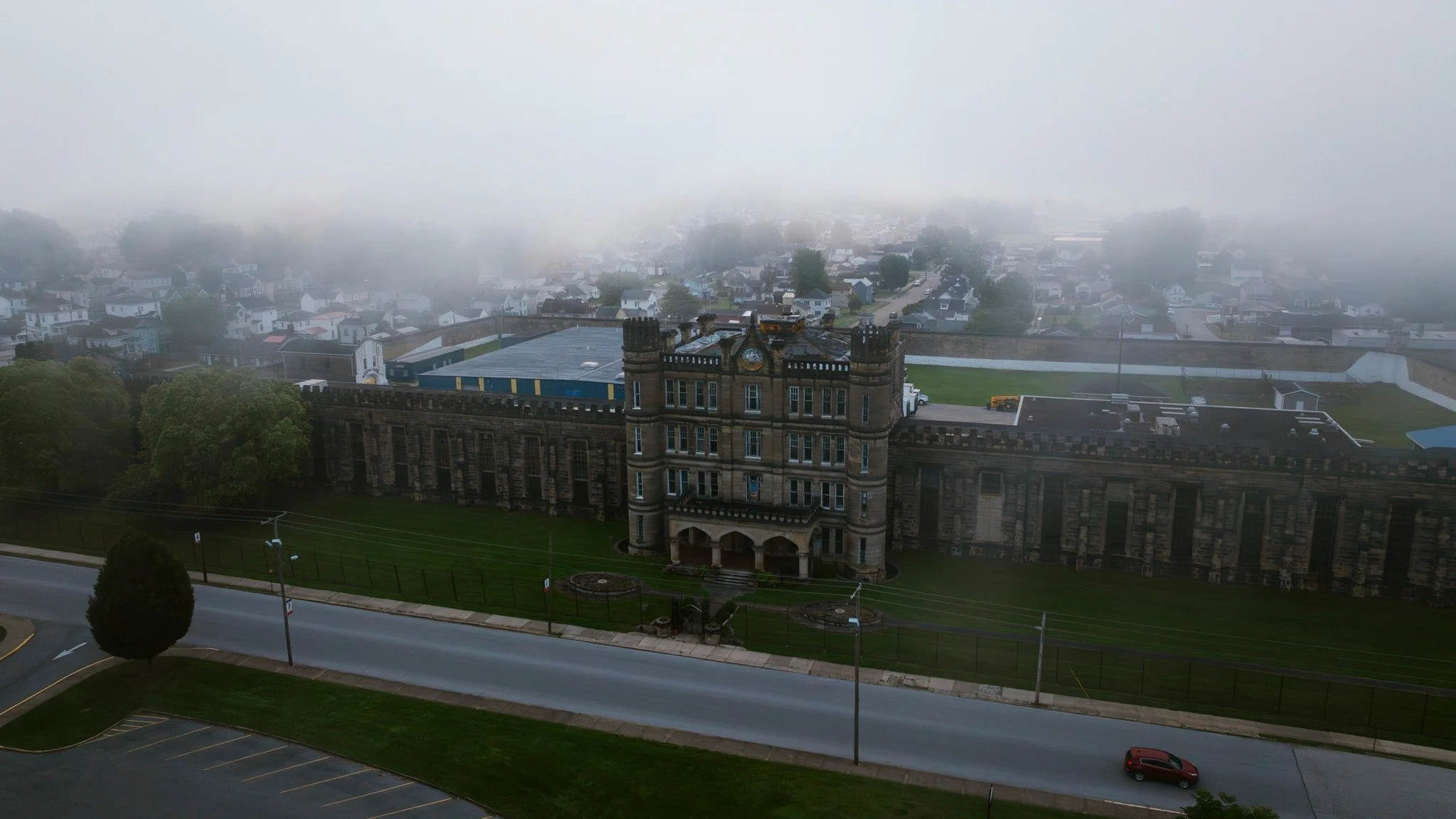 History and Mystery come together at the West Virginia Penitentiary 🤝

This gothic style prison once housed some  of the worst criminals in the state. Take a tour to learn about it's dark history and see just how spooky it is on the inside! 

✨Try a