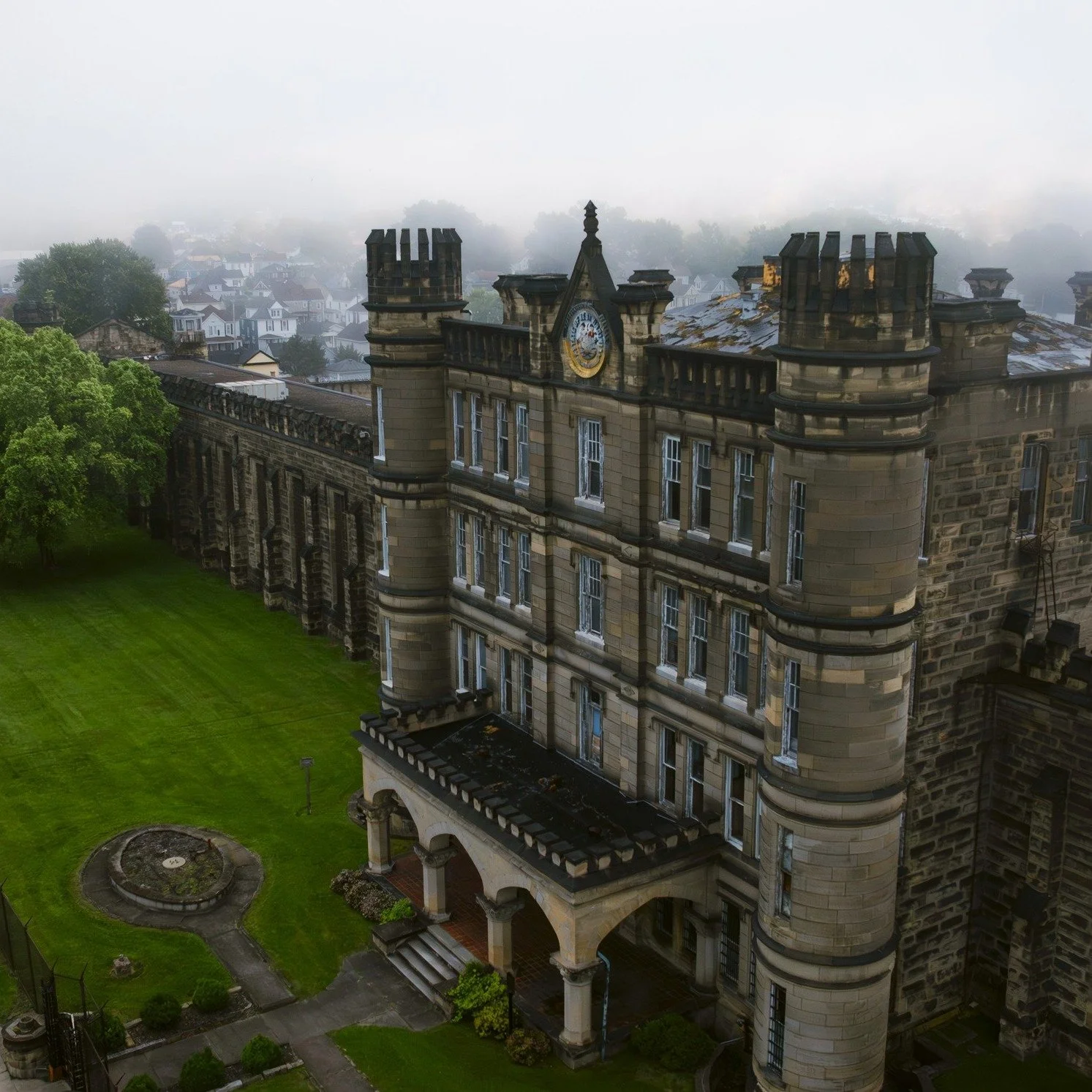 It's the Spookiest week of the year! 👻 If you're planning to attend the Dungeon of Horrors this week or tour the West Virginia Penitentiary, please get tickets in advance as many time slots are already SOLD OUT. Get tickets now at the link in our bi