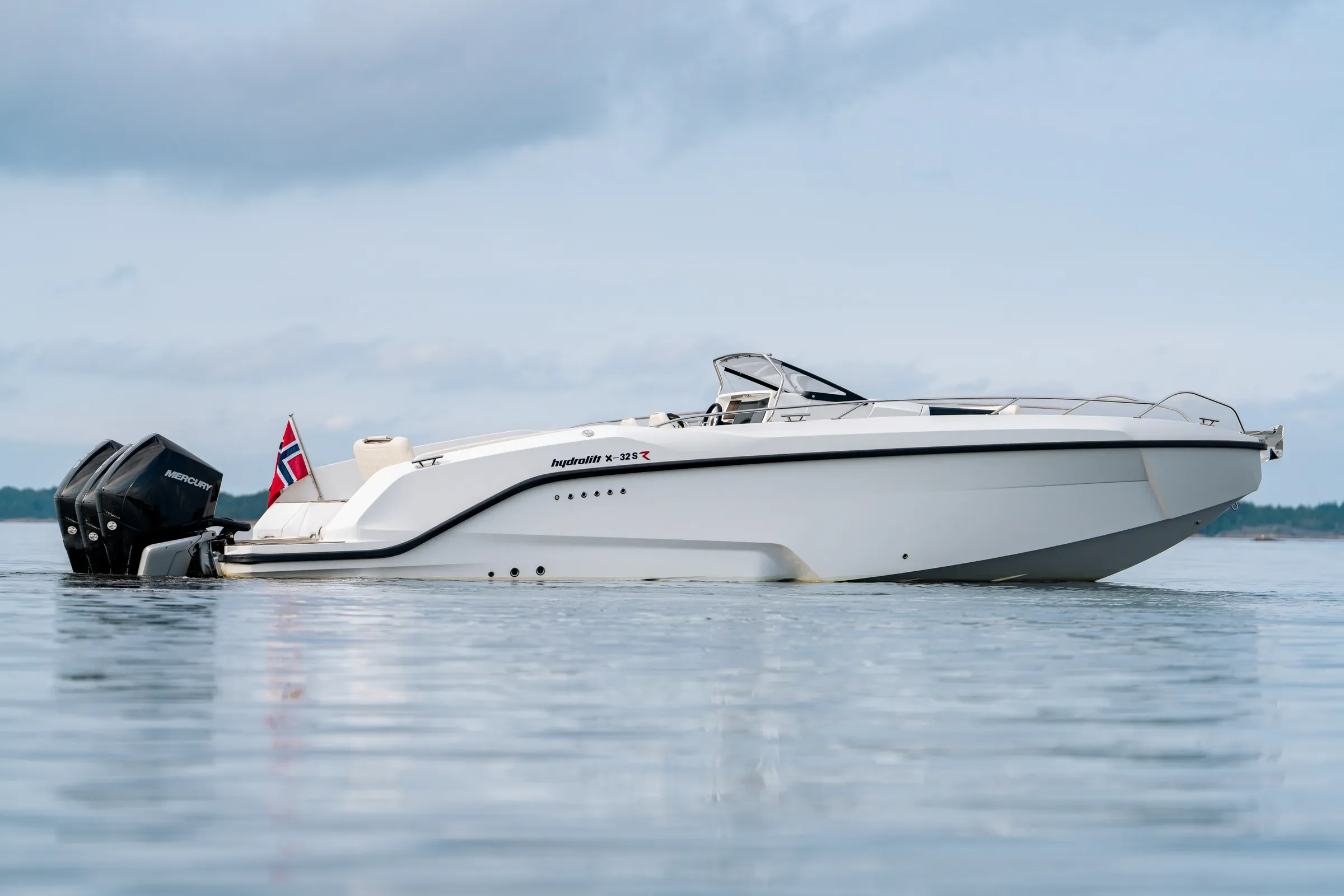 Hydrolift X-32S R 3x 300 Mercury Verado-48_web.webp