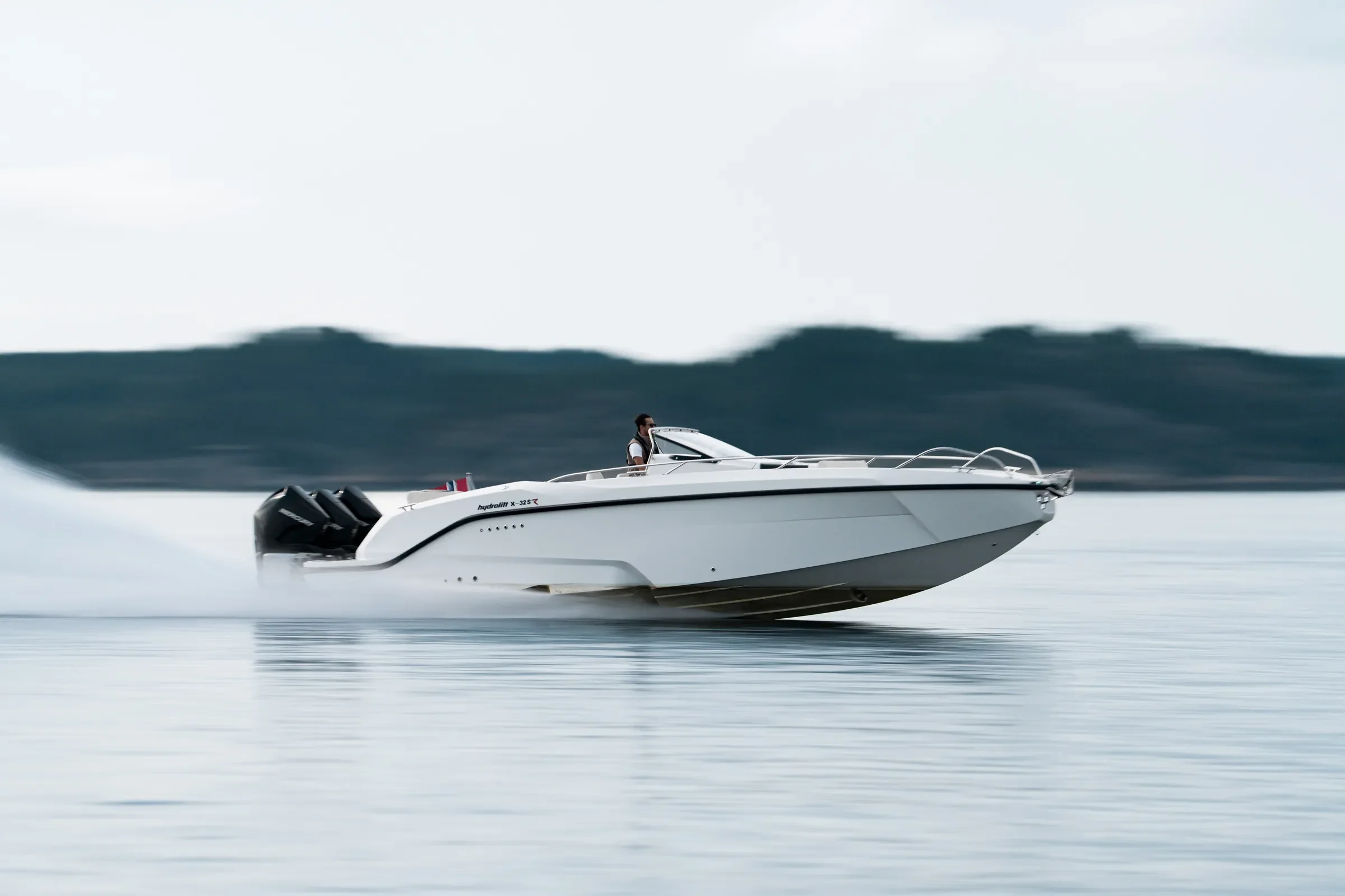 Hydrolift X-32S R 3x 300 Mercury Verado-67_web.webp