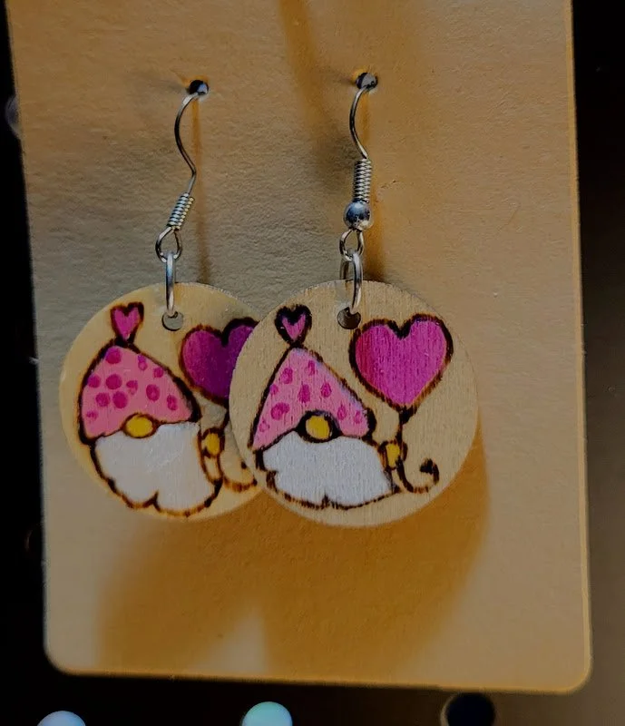 #150 pink valentine gnome