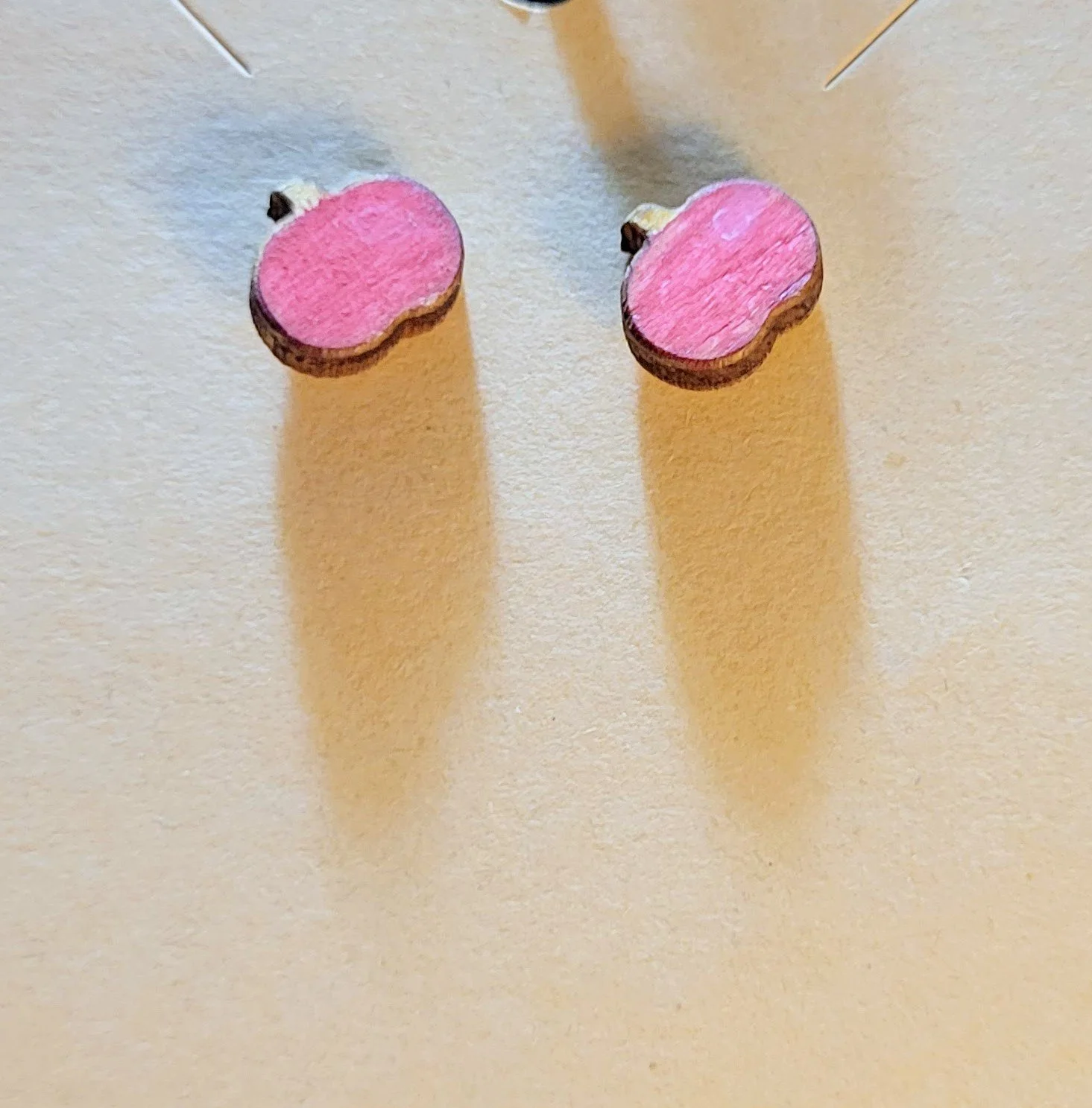 #182 Sm red apples earrings