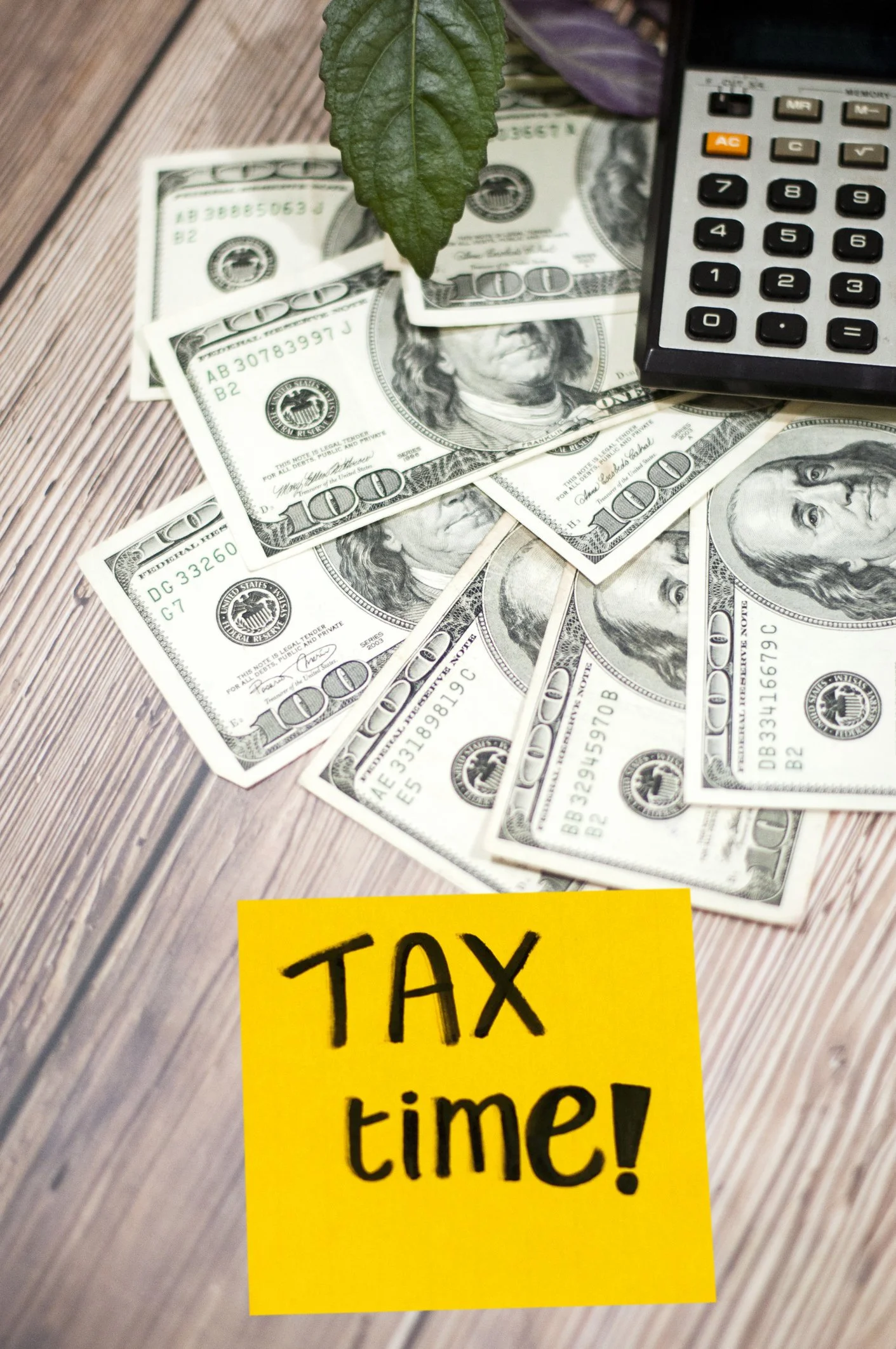 post it note with tax time reminder