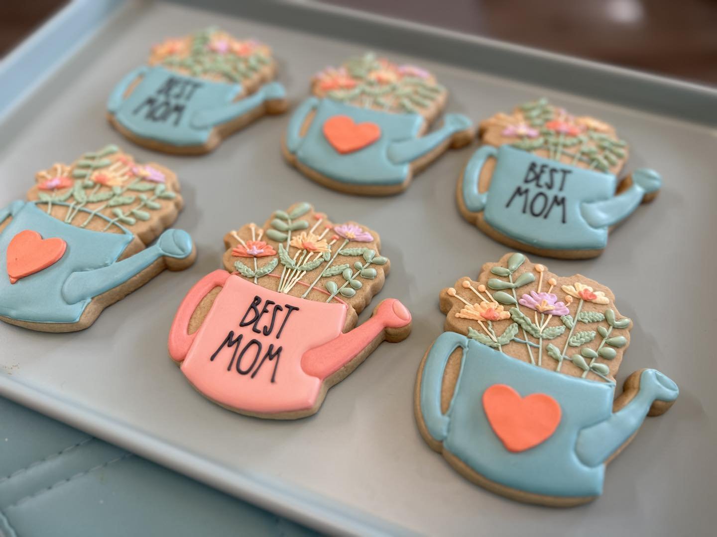 Mother&rsquo;s Day cookies comin&rsquo; up! I&rsquo;m getting ready for a pop-up shop on Saturday, May 11th at MAKS Mercantile in Salado! This is just one of the many gift sets I will have waiting just for you. 
#customcookies #mothersday #mothersday