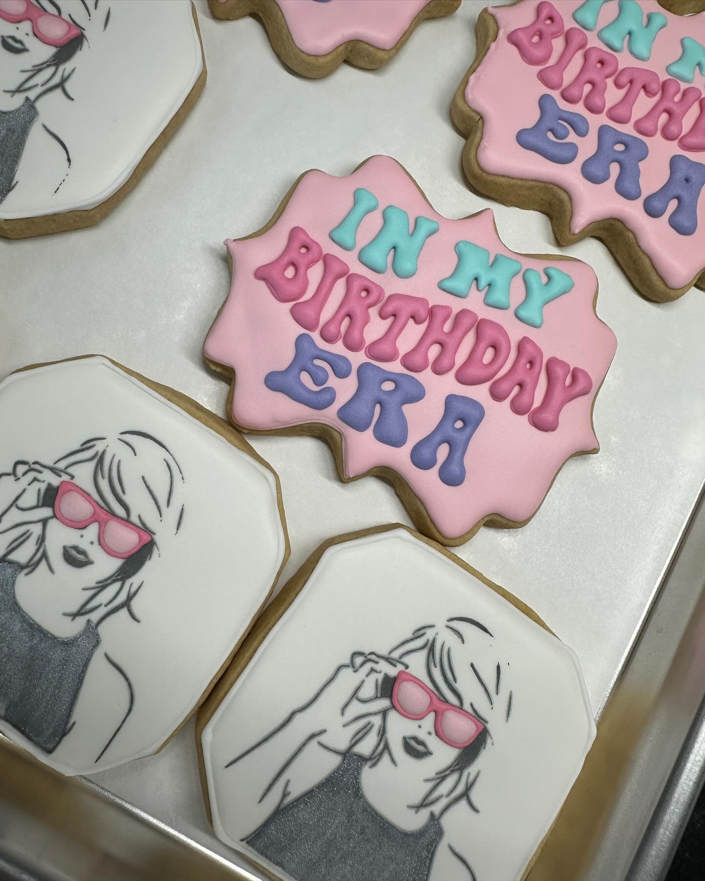 I almost forgot to take pictures of this epic birthday set!! #customcookies #tswiftcookies