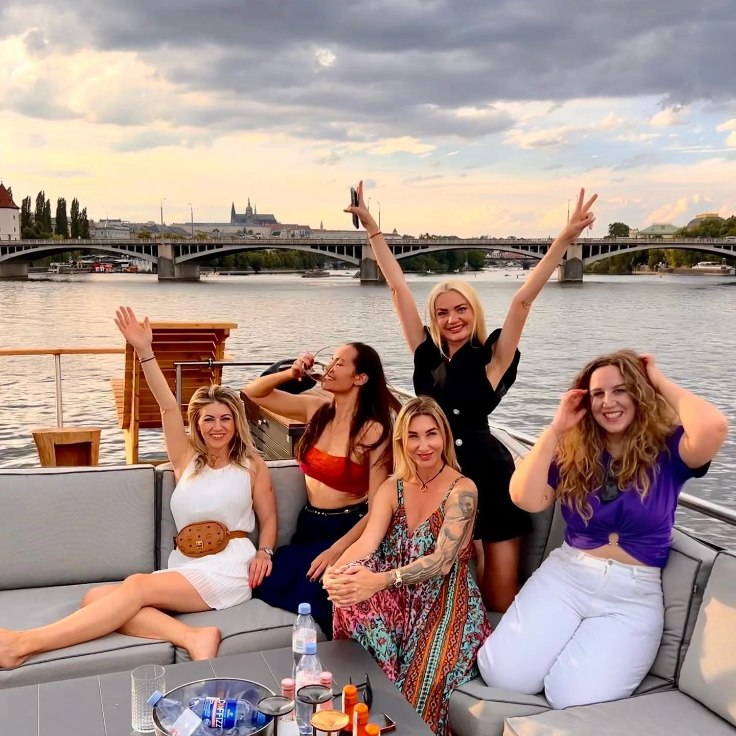 Hen Party with prosecco on Vltava River