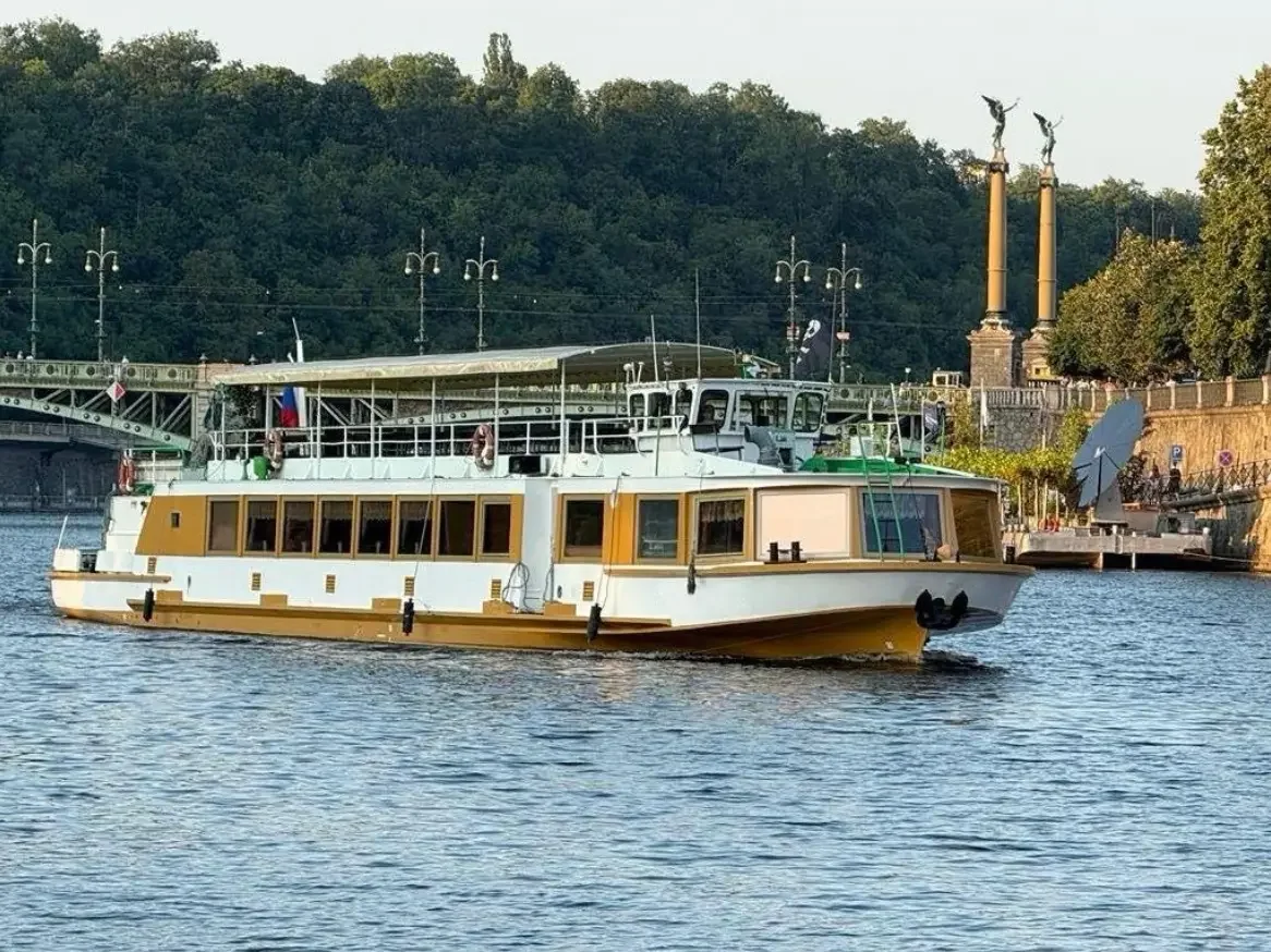 Event Boat for large groups and private rental in Prague