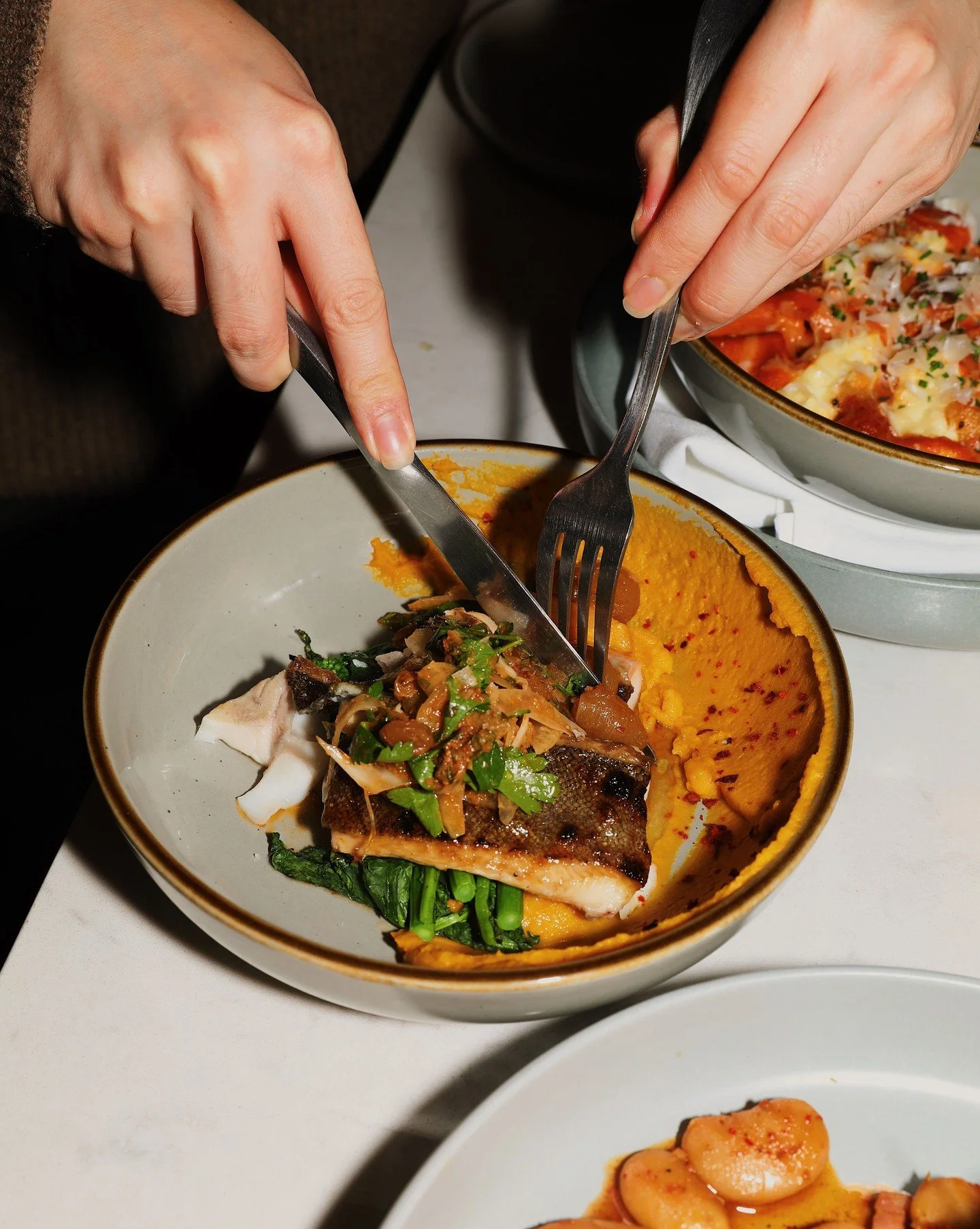 On the menu now: perfectly cooked wild salmon with roasted squash blended into a smooth, buttery pur&eacute;e, topped with shaved fennel delicately marinated with a grape conserva.

See you in this weekend folks! ✨