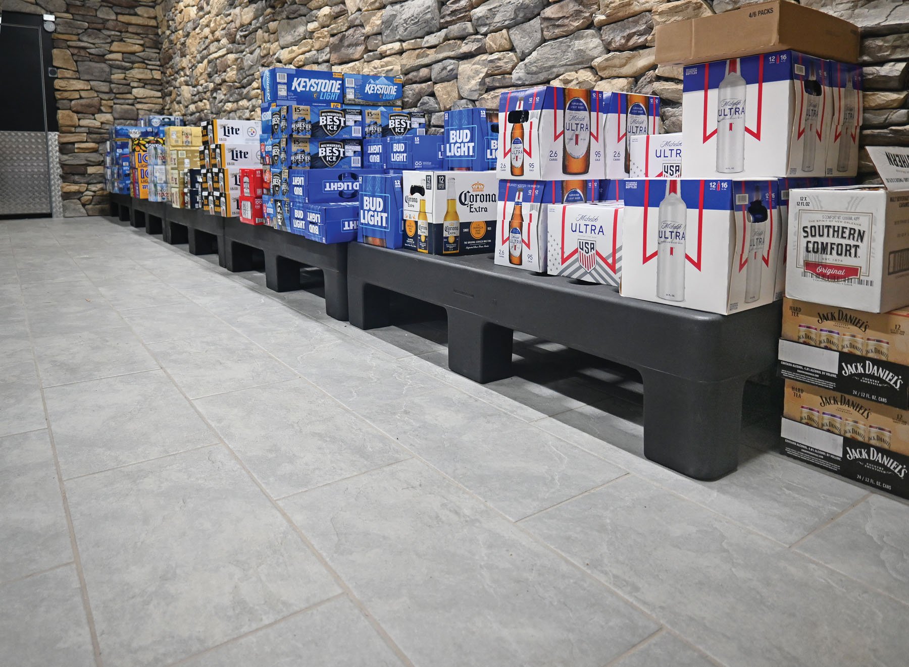 Beverages stacked on top of MasonWays® Spectrum Extra Heavy-Duty Dunnage Rack - DUN5013