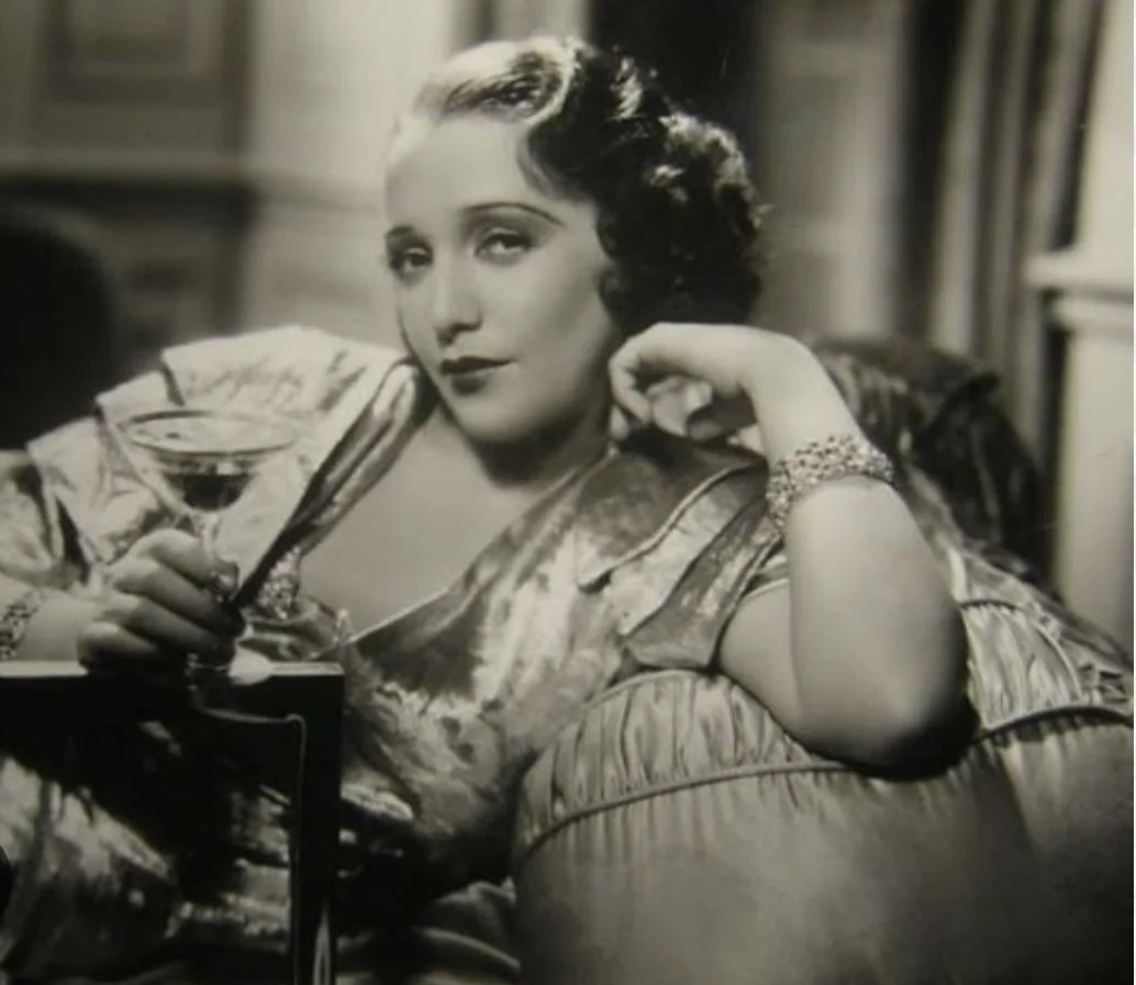 A Guide to Classic Cocktails: History and Recipes