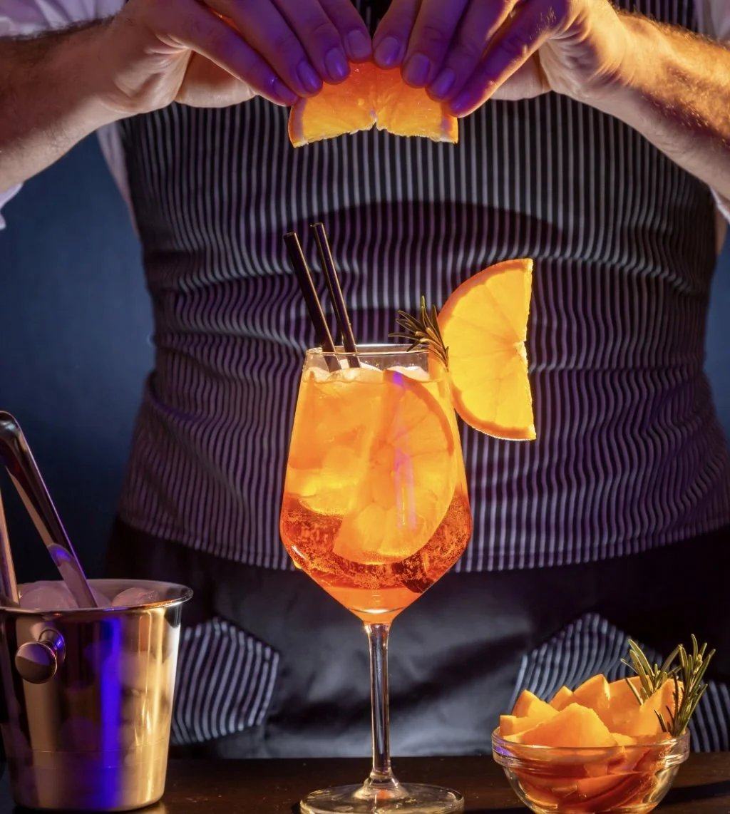 The Science of Mixology – Why Cocktails Taste Better with a Pro