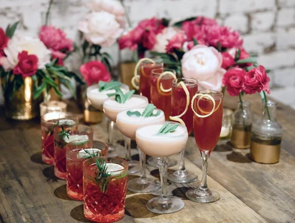 Signature Cocktails for Your Wedding – Why Hiring a Mixologist is the Best Investment