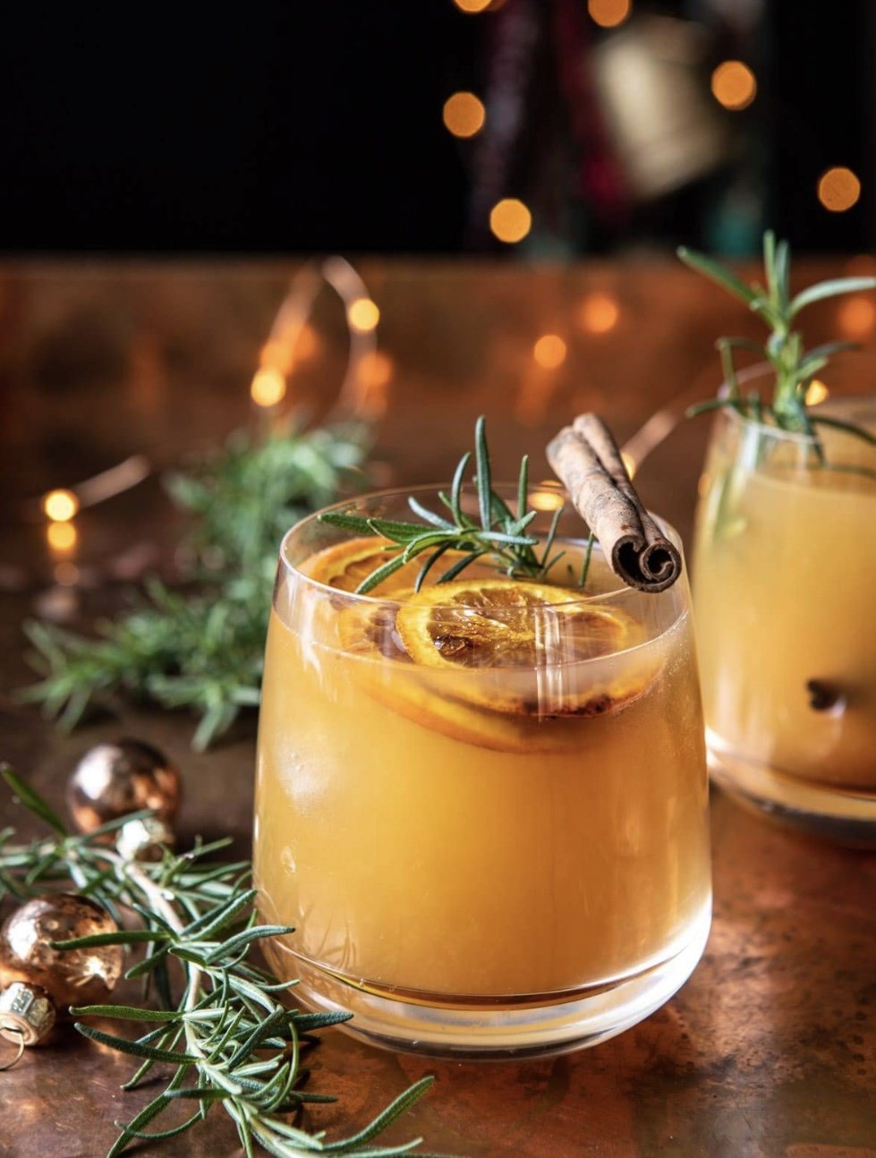 Holiday Table Showstoppers – Thanksgiving Cocktails That Double as Centerpieces