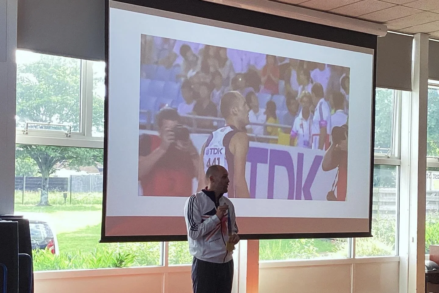 A great day with @daigreene at a primary school giving an inspirational talk and a sponsored step up activity to raise money for PE. 🥇#inspire #inspirationalassembly #primaryschools #secondaryschools #peteachers #headofpe #awards. #elitesportscoachi