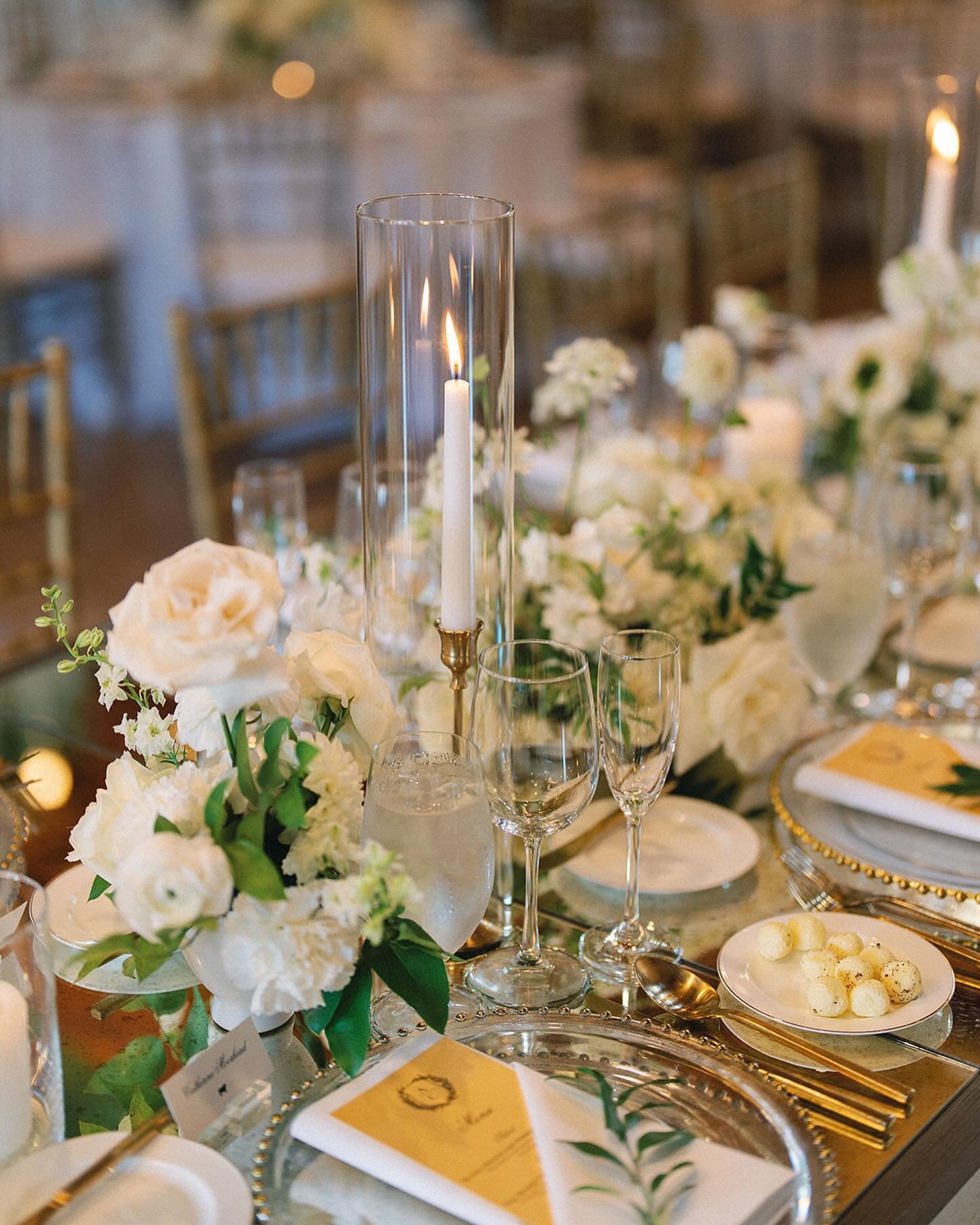 Tapers and sweet little gold rimmed votives for this elegant tablescape ✨#candles #weddingcandles #eventcandles #corporateevents #corporateeventrentals #austincorporateevents #austineventrentals #austinweddingrentals #dallasevents #dallaseventrentals
