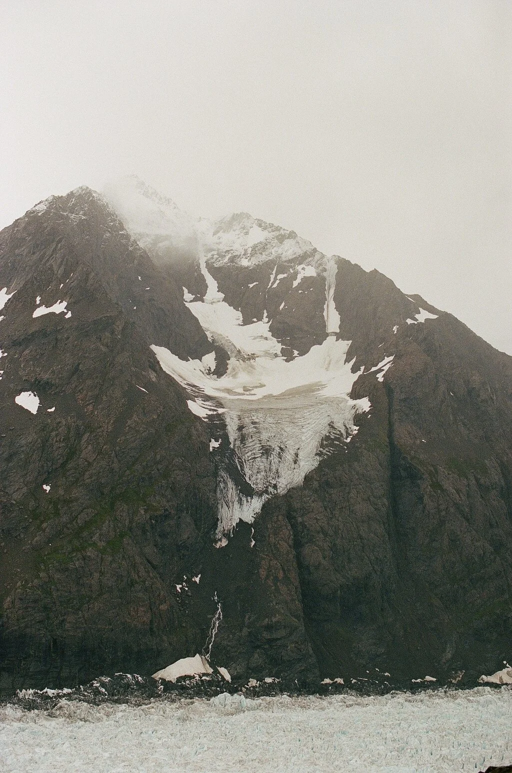 alaska-helicopter-elopement-photography-36.jpg