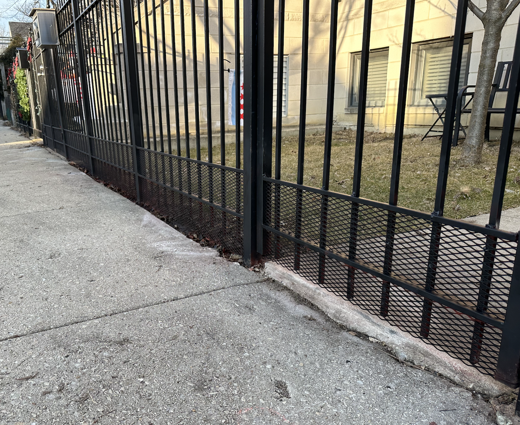 diamond mesh barrier