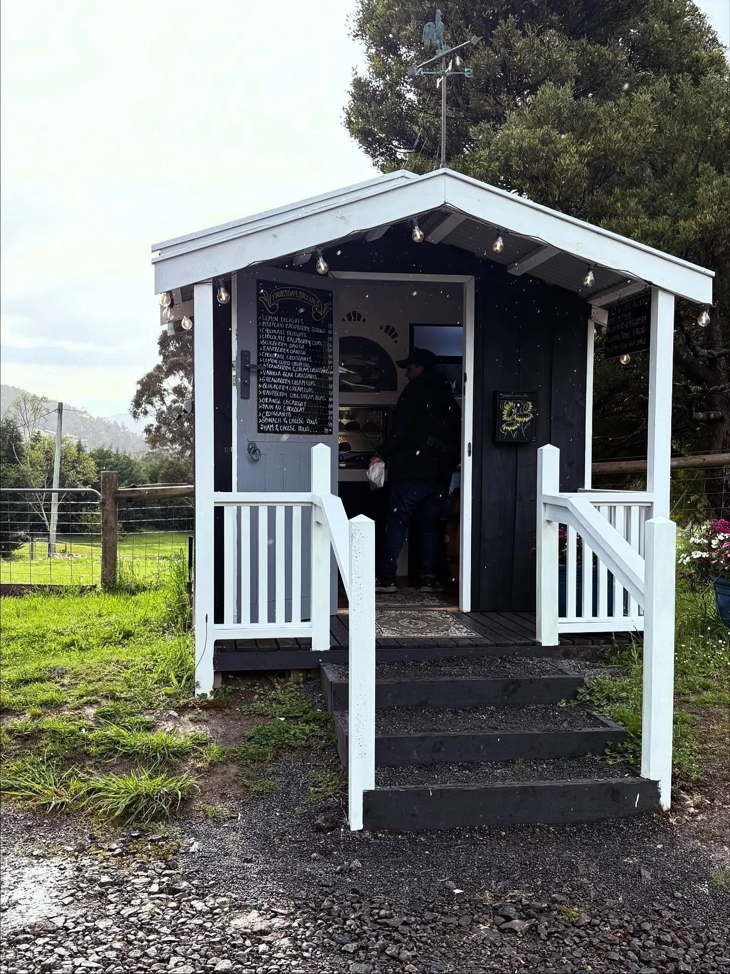 paradiseregained2022 is another example of Tasmania serving amazing roadside food. Baked fresh from Thursday-Sunday and available until sold out, this shack is home to some of Tasmania&rsquo;s finest pastries 🥐 

Just make sure to get there early! ☀