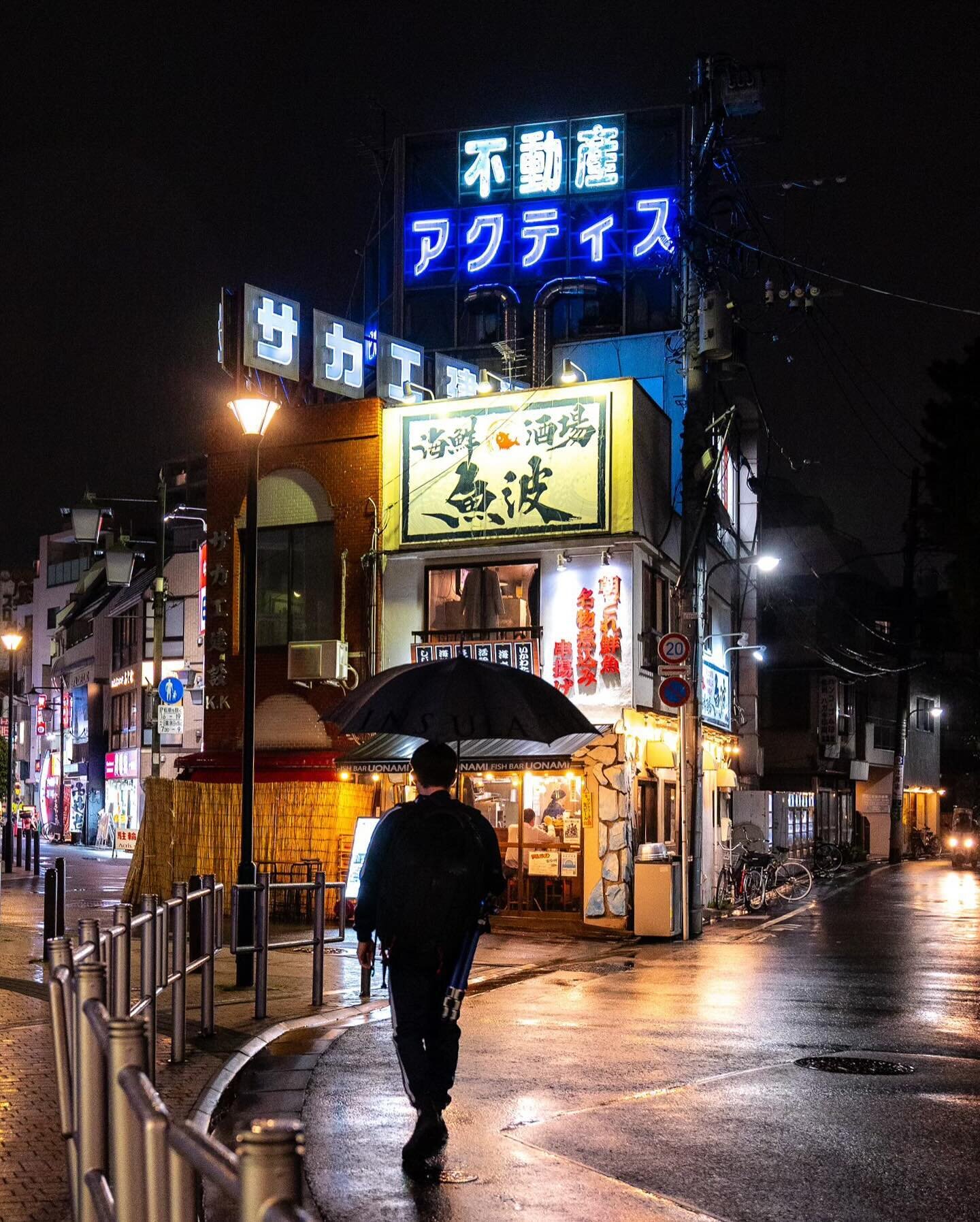 Rainy nights in Tokyo ☔️ 
&bull;
#visitjapanjp #japantrip #japanphoto #japanlife #japanlover #japanphotography #japantravelphoto #japan_of_insta #japan_photo_now #japan_night_view #japan_great_view #japanawaits #traveljapan #explorejapan #citylights 