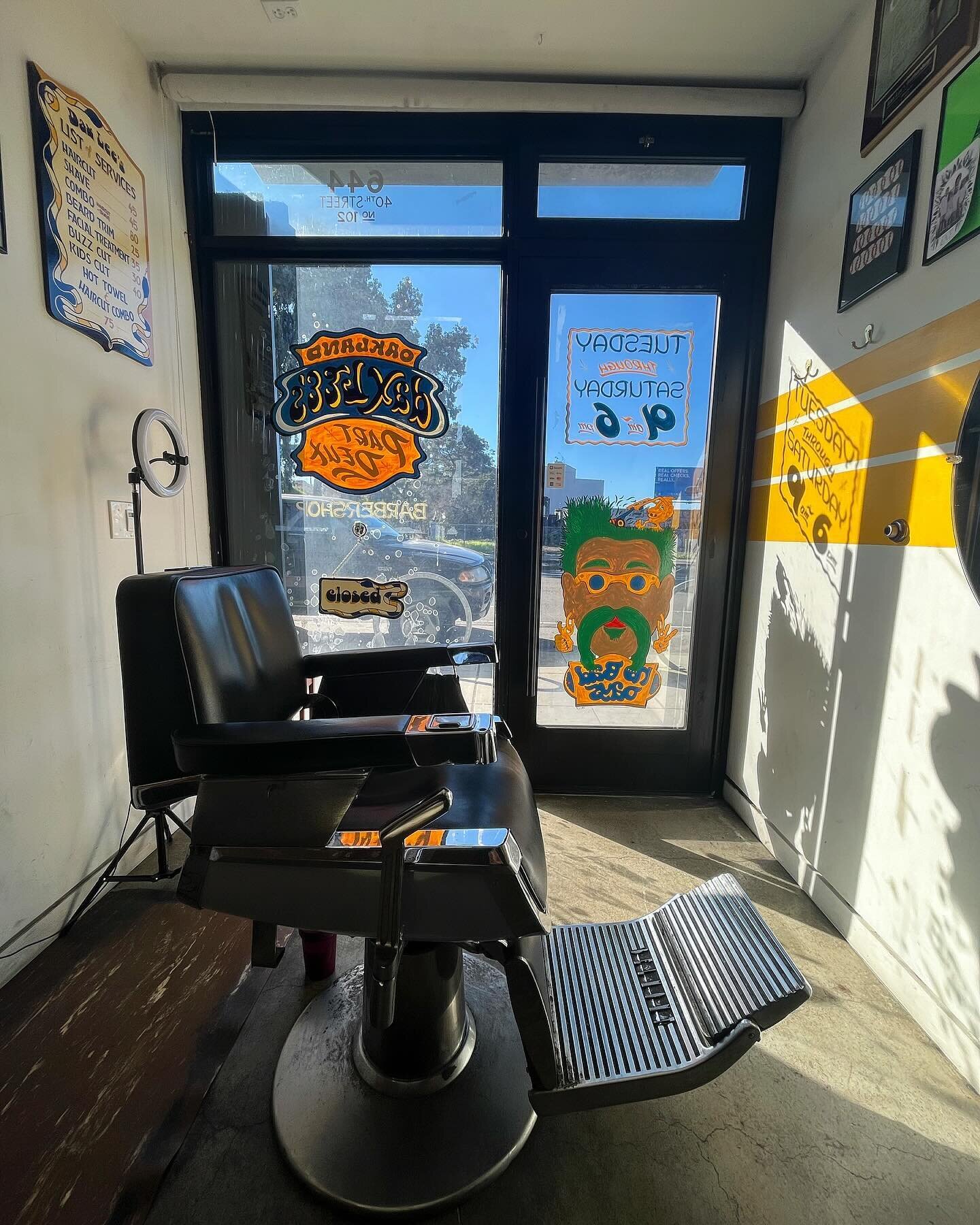 I&rsquo;m so dang grateful to be joining the amazing team @daxleesbarbershop in #Oakland. It&rsquo;s a dream come true to finally be behind a chair cutting some hair. 💈 

I believe in the power of community and conversation. And a good haircut. Come