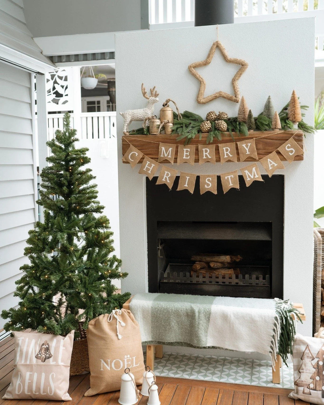 These are the two festive scenes at the VIP Celebrating You Christmas minis being held in Ashgrove.

Come along for your session which includes one beautiful image (with the option to purchase more), festive refreshments, and a little gift from me to