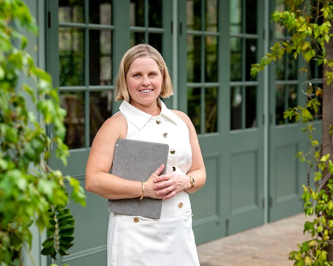 🌿 If the idea of having your photo taken makes you feel nervous, awkward or a little&hellip; exposed &mdash; you&rsquo;re not alone.
And honestly? I often feel the same way when the camera is pointed at me.

Read my blog post about why those feeling