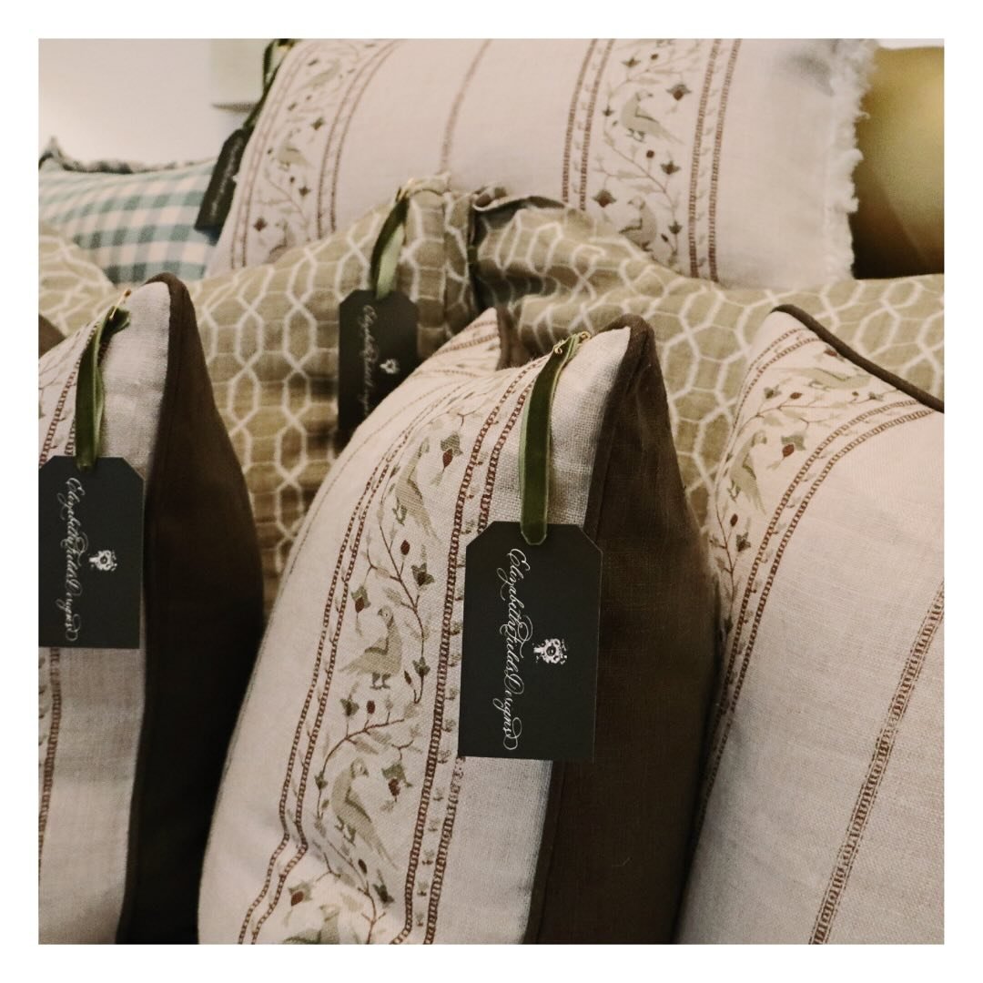 Four of these 18&rdquo; pillows will be at Lucie&rsquo;s Spring Round-up next weekend&mdash;made with Lisa Fine Textiles fabric and a rich brown linen, they&rsquo;re full of charm and ready for a new home 🪶