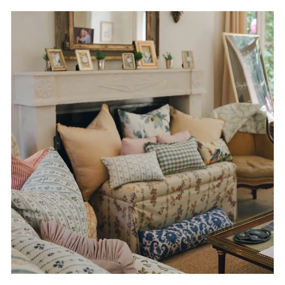 wish it was socially acceptable to stack a room with this many pillows - love the way each pillow is unique but layers well together 😍