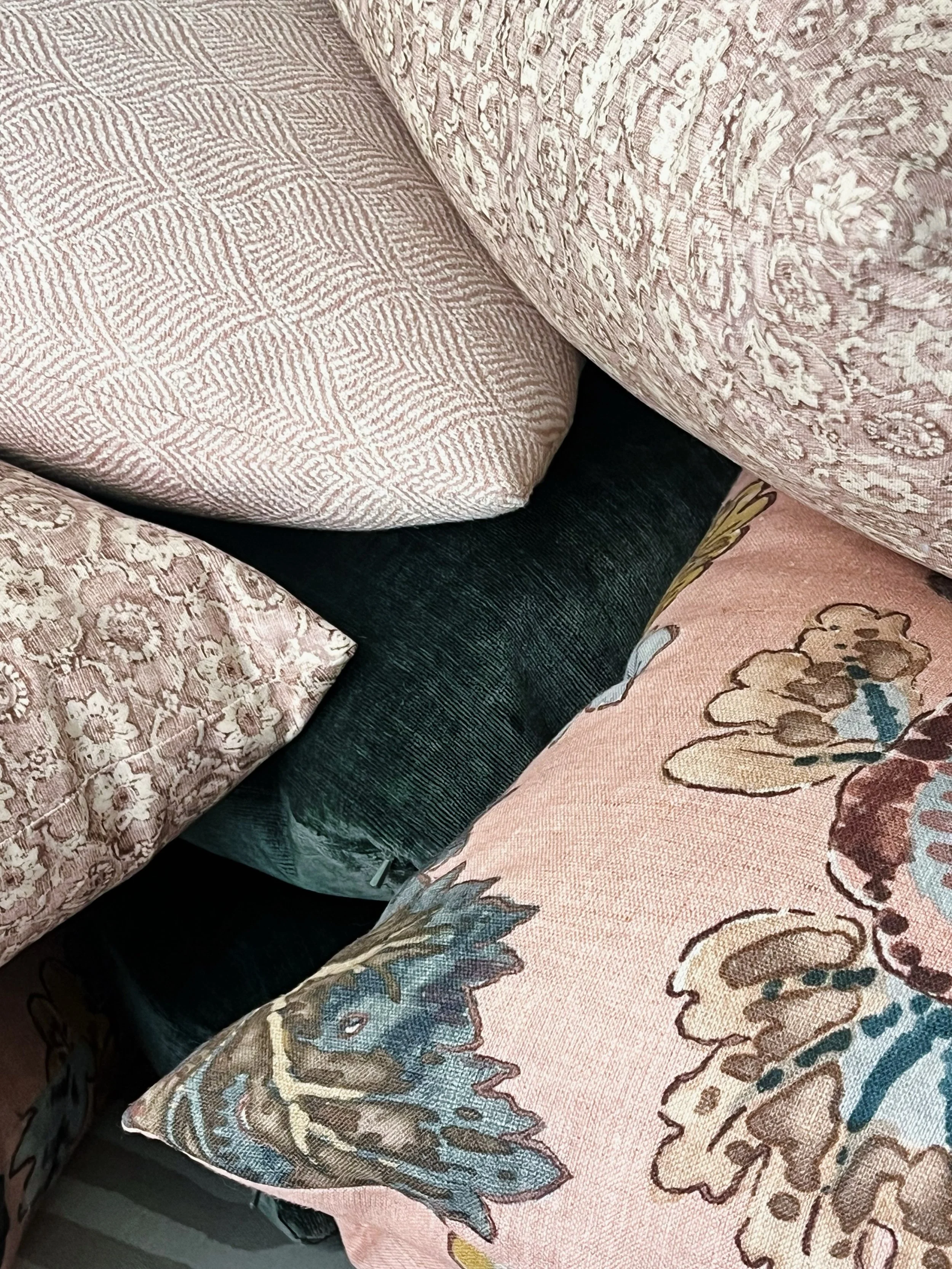 fun snapshot of a beautiful set of pillows made for @christiegroveinteriors 🤍