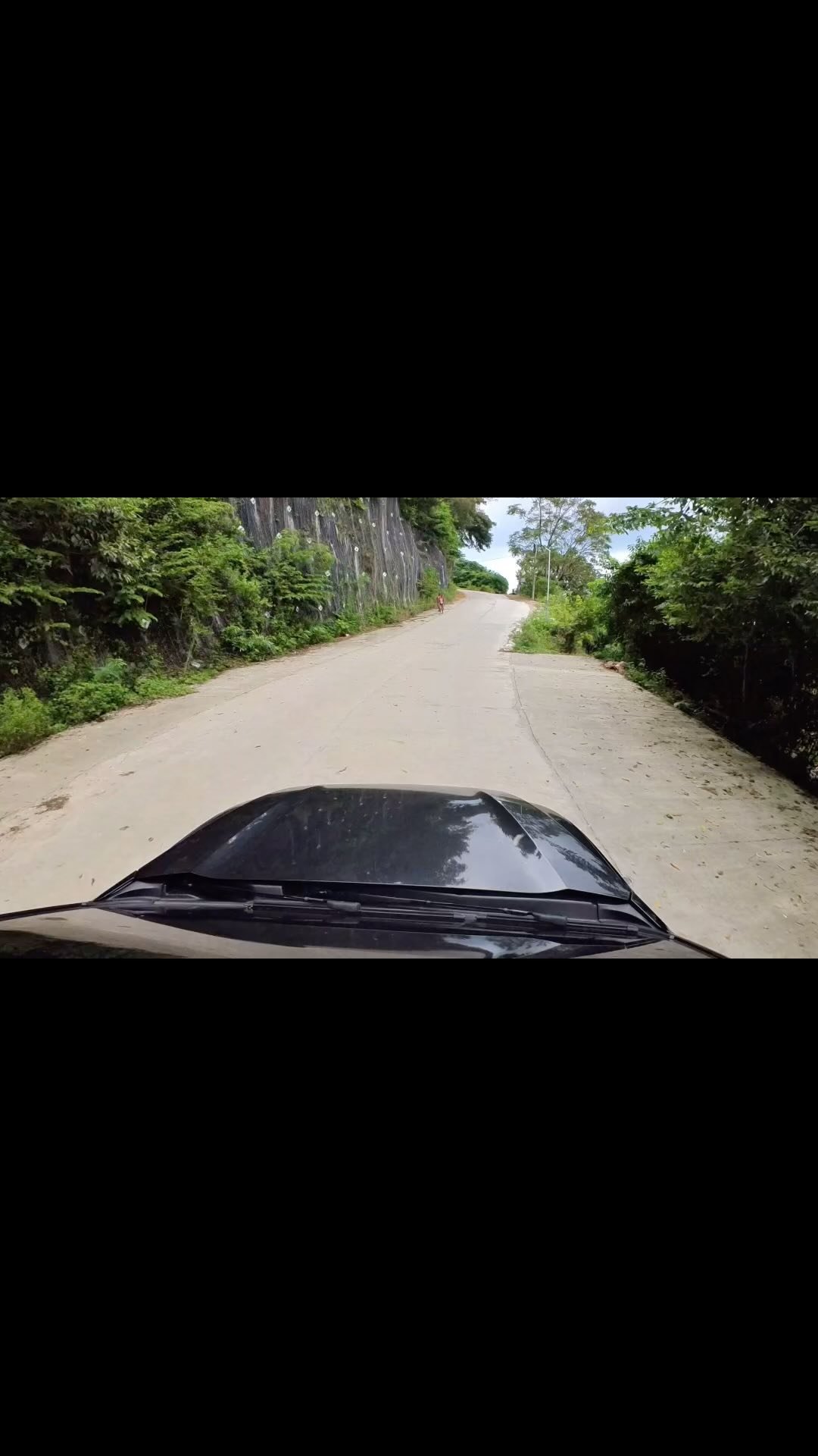 White beach to Abra de Ilog road. Construction is not at 100% yet but passable for vehicles (at your own risk). May river crossing para sa adventure seekers like us😅