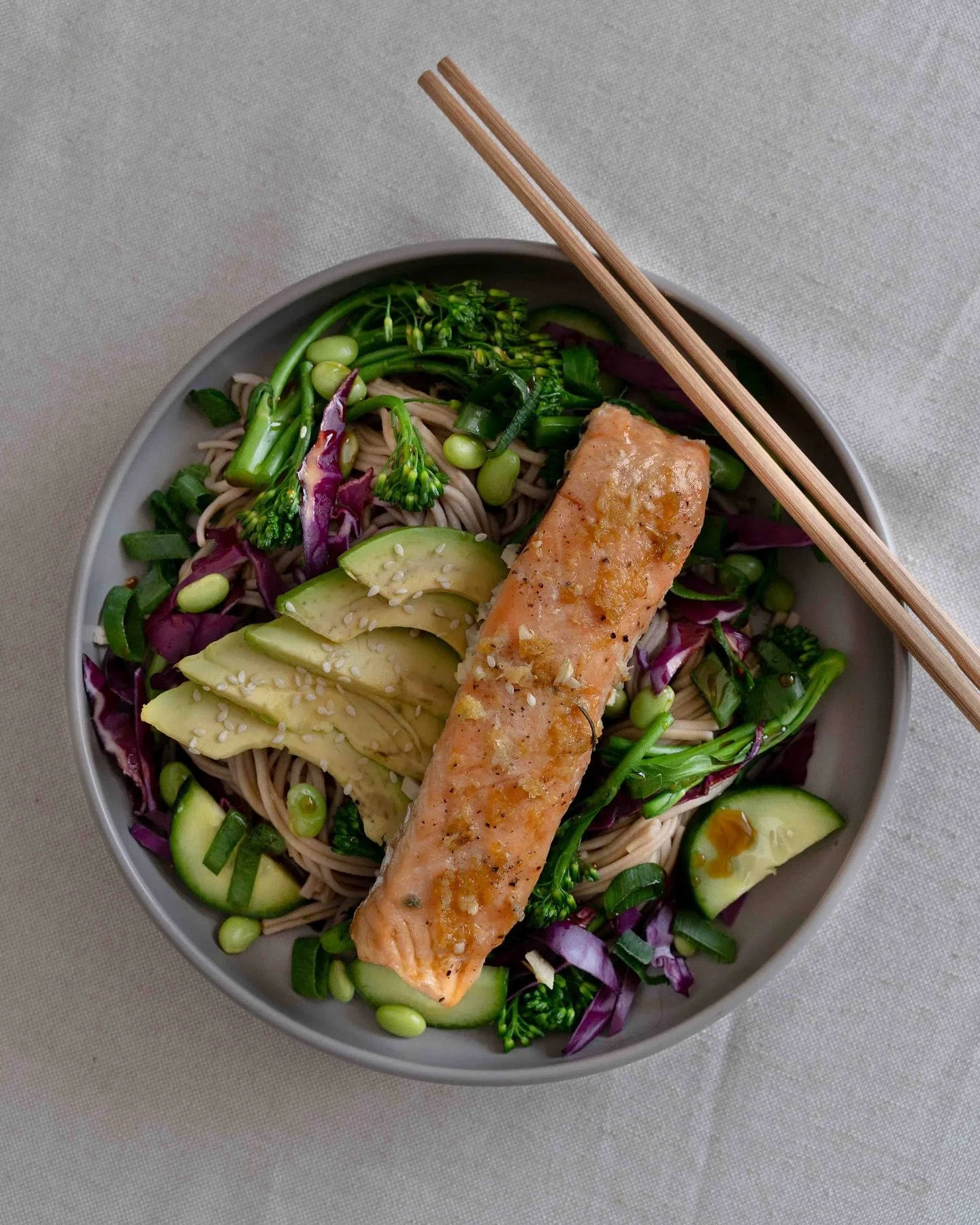 SALMON, EDAMAME &amp; NOODLE SALAD✨
This recipe brings together key ingredients to support hormonal health all in one simple, delicious bowl.

Ingredients 
(Makes 2 servings)
- 2 x 100g salmon fillets (or for a quick lunch, wild-caught canned salmon 