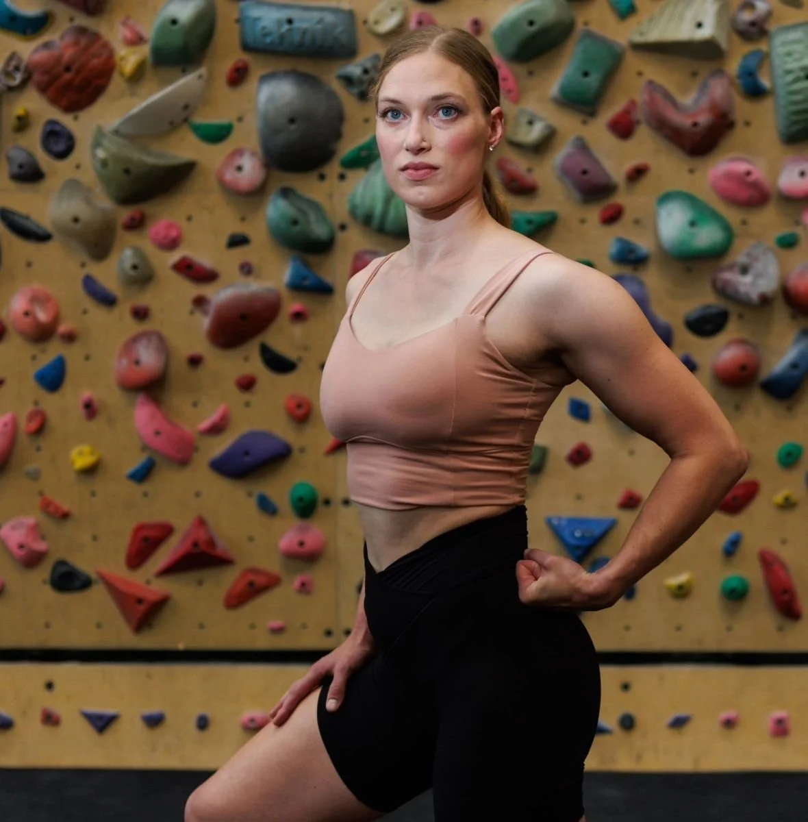 I participated in a hypermobile Ehlers-Danlos syndrome (hEDS) and cognition study yesterday, so here's a photo @heatherchapin.photography took of me last year. 

EDS is still under-researched, so I'm always willing to be on the other side of the cons