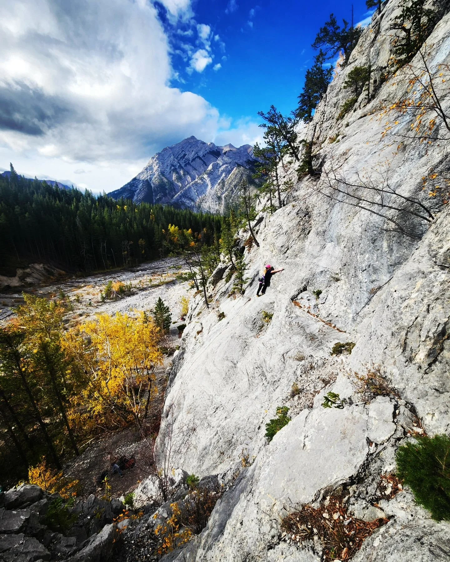 I have hEDS, of course I'm the rope gun when my parents visit... No falls today, yet fall fun was had. #oldpersonclimbingclub #calcanealrepair