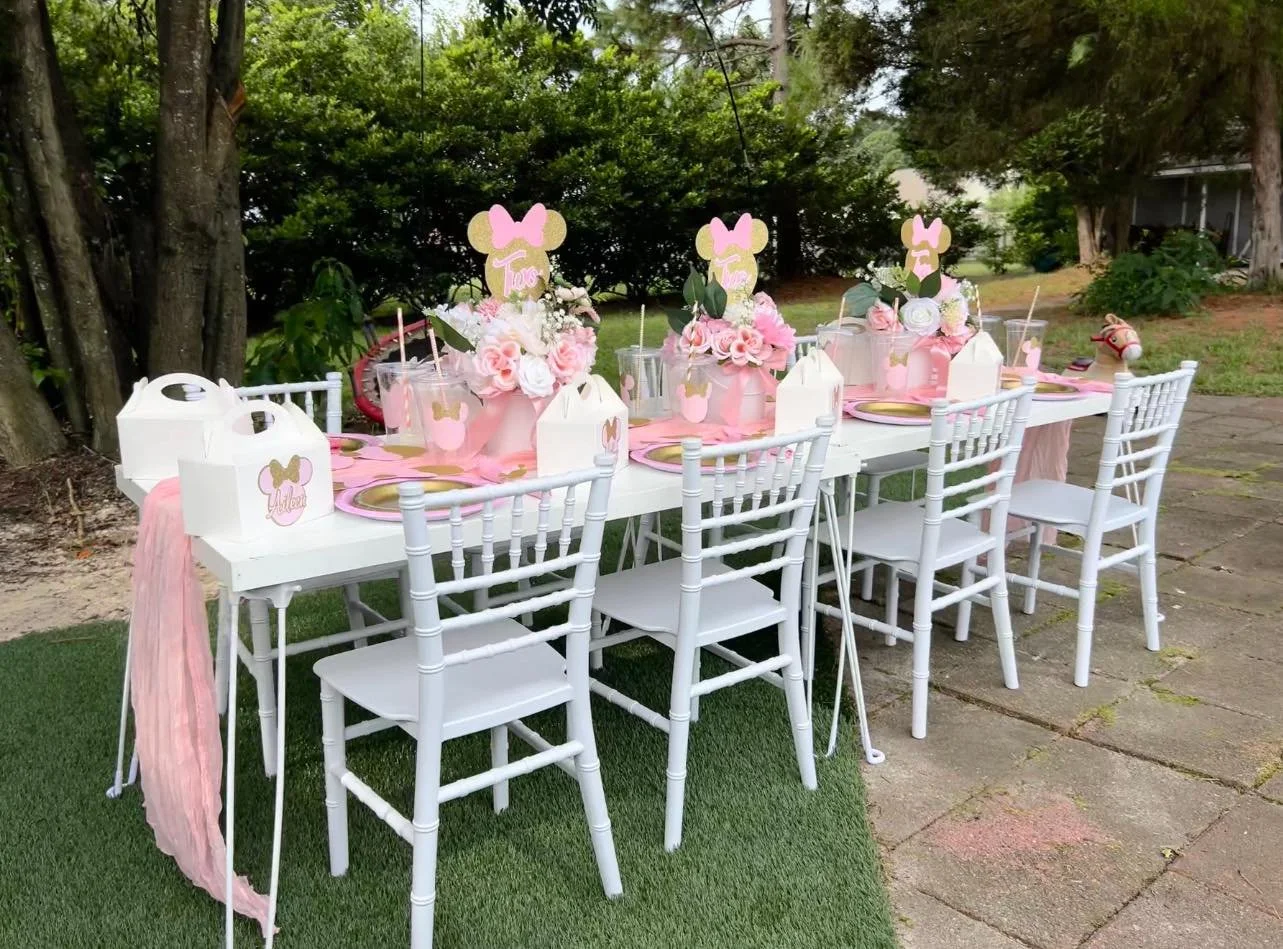 The sweetest little setup for a Minnie Mouse first birthday 🐭🎀 Perfectly sized for tiny guests and big memories 💕

From custom tablescapes to full styling&hellip; we don&rsquo;t do basic over here ✨ Message me to book your next party 🎉

📍Serving