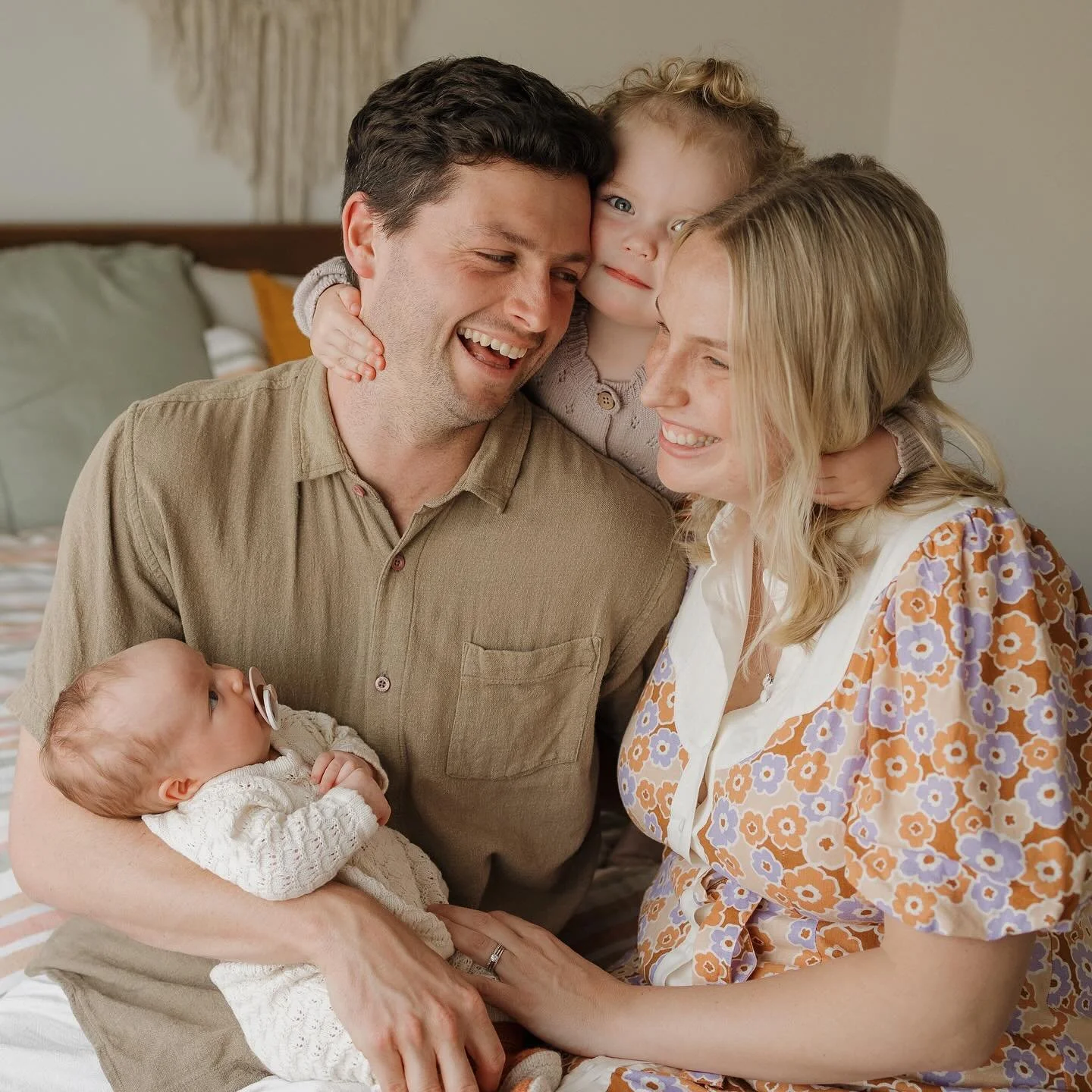Pure joy with this sweet fam at home 💛🧡💜