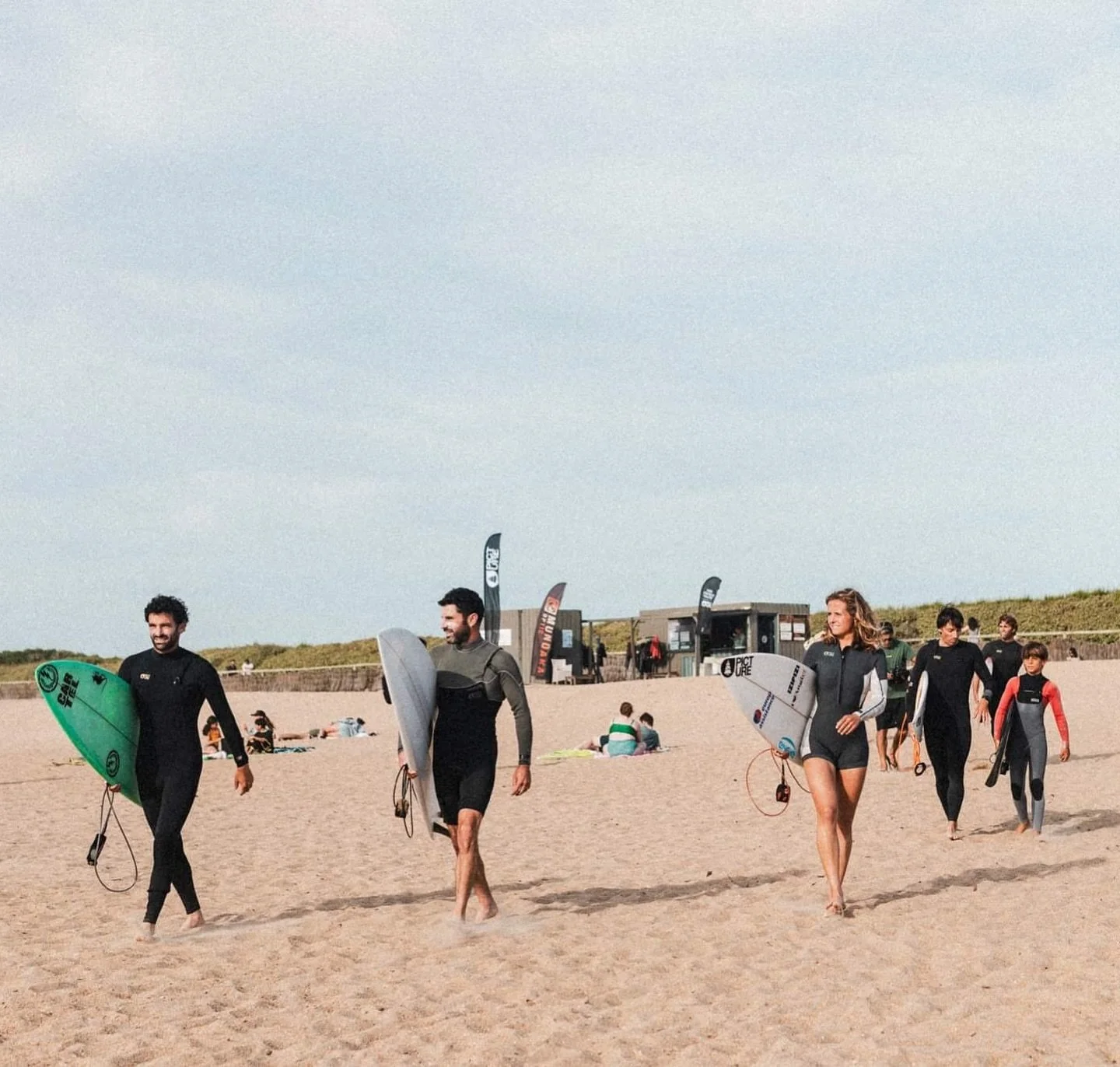 Retour en image sur notre événement avec @pictureorganicclothing ! 
Merci à nos surfeurs de la team Picture de s’être joints à nous ainsi qu’à @larrantza pour son accueil. 
📷 @riblanc et son tal