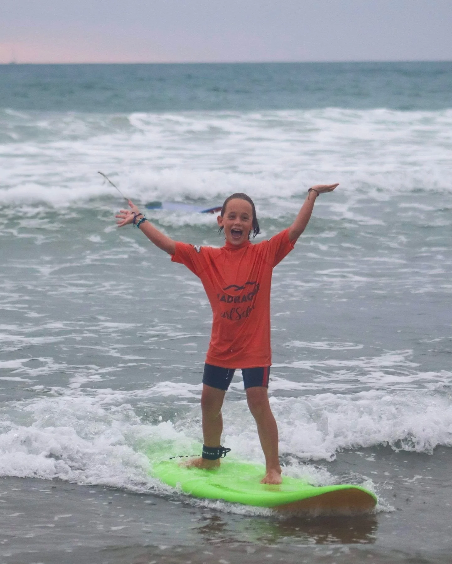 Que des grands sourires en juillet, on continue sur la même lignée en août !! 🏄🏼‍♂️
Venez découvrir les sensation de glisse pendant vos vacances ☀️