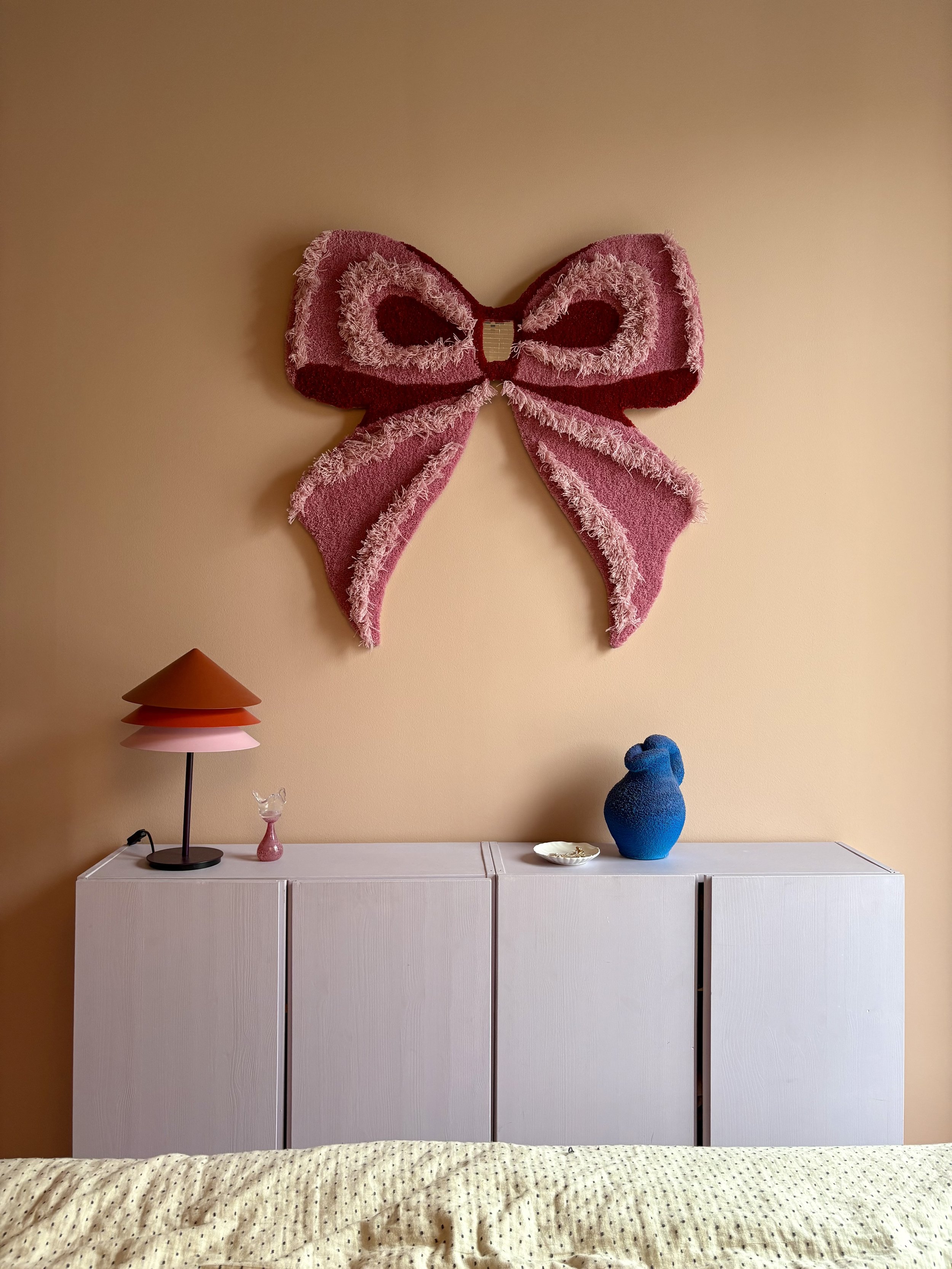 Name: Bow WOW Size: 90x110 cm Price: 14000:- (2025)